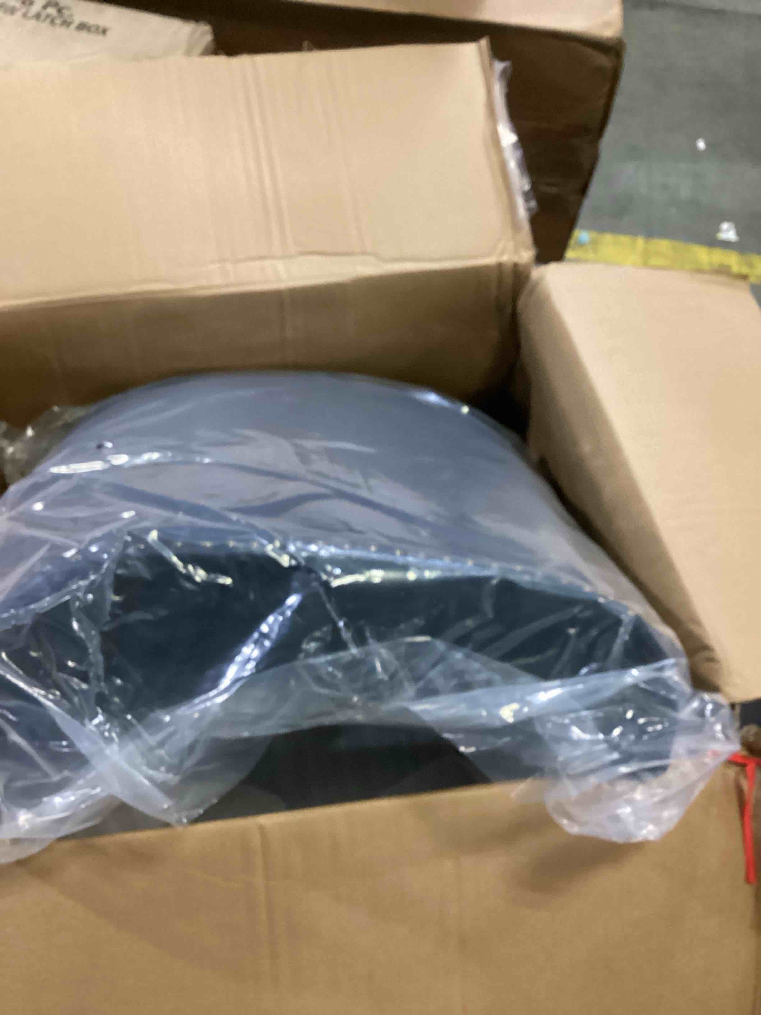 https://s3.amazonaws.com/lotting-images-prod/bidfta/BLU6809022_1732027577952.jpeg