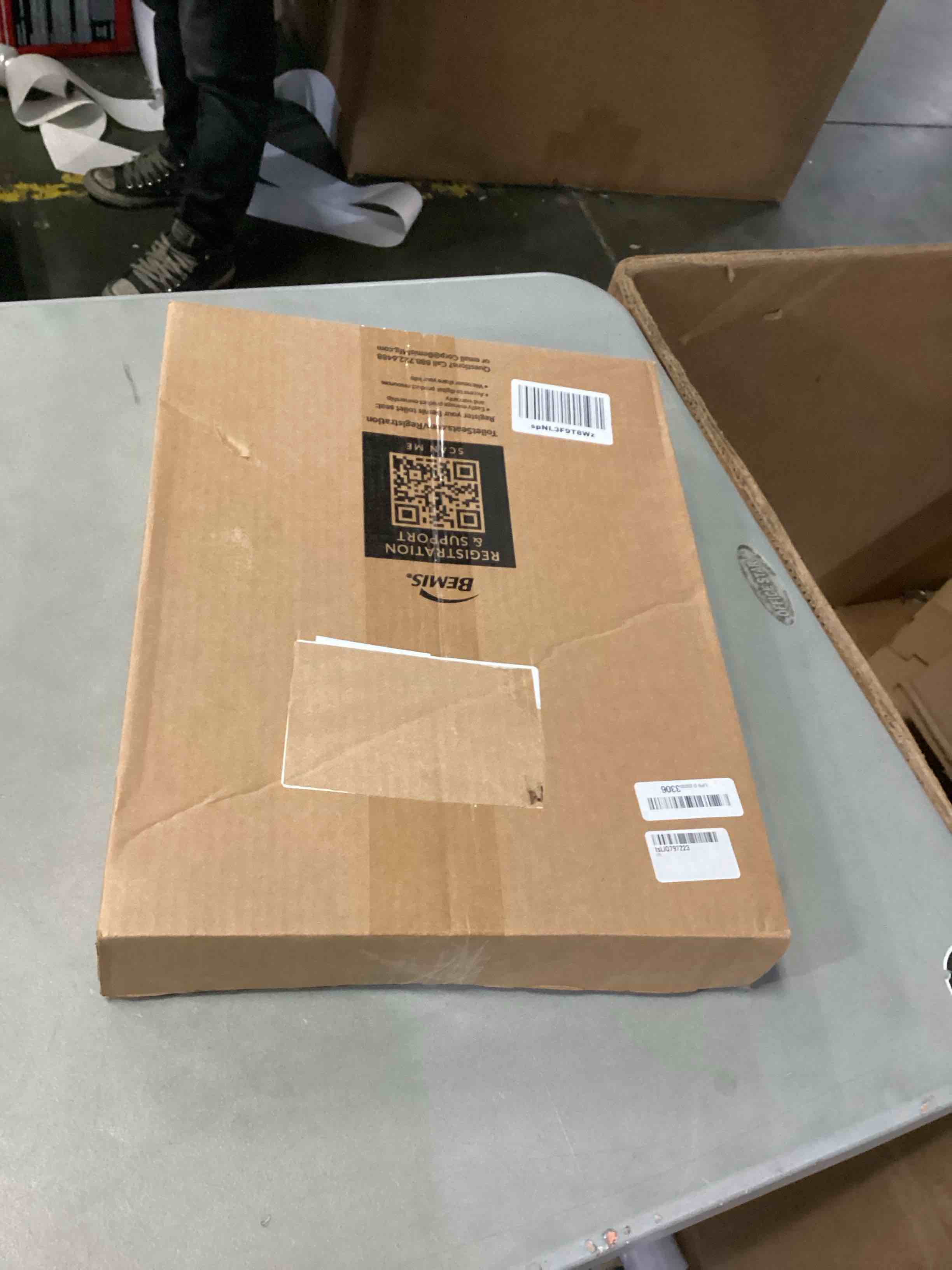https://s3.amazonaws.com/lotting-images-prod/bidfta/BLU6809356_1732285966351.jpeg