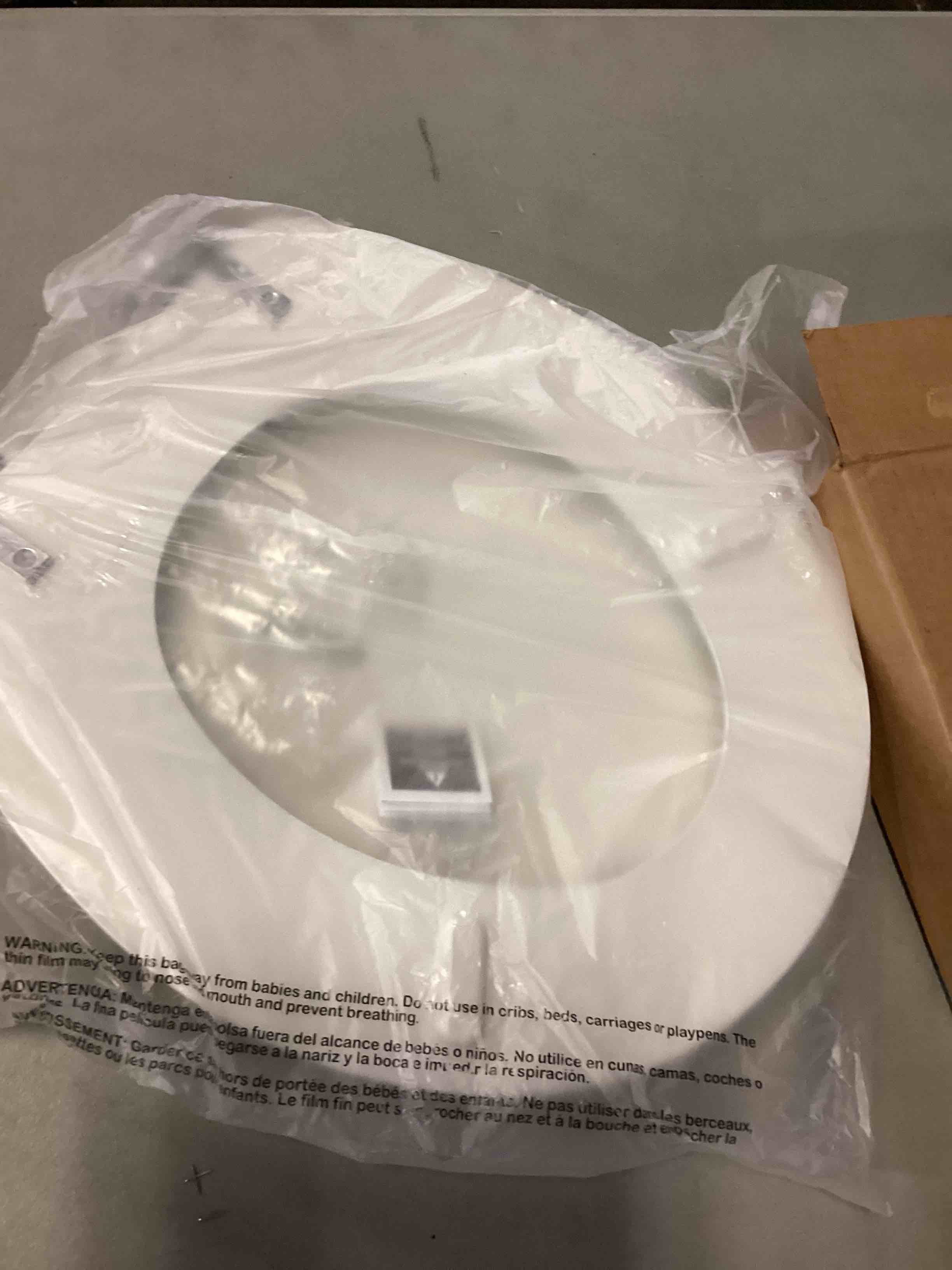 https://s3.amazonaws.com/lotting-images-prod/bidfta/BLU6809356_1732285983023.jpeg