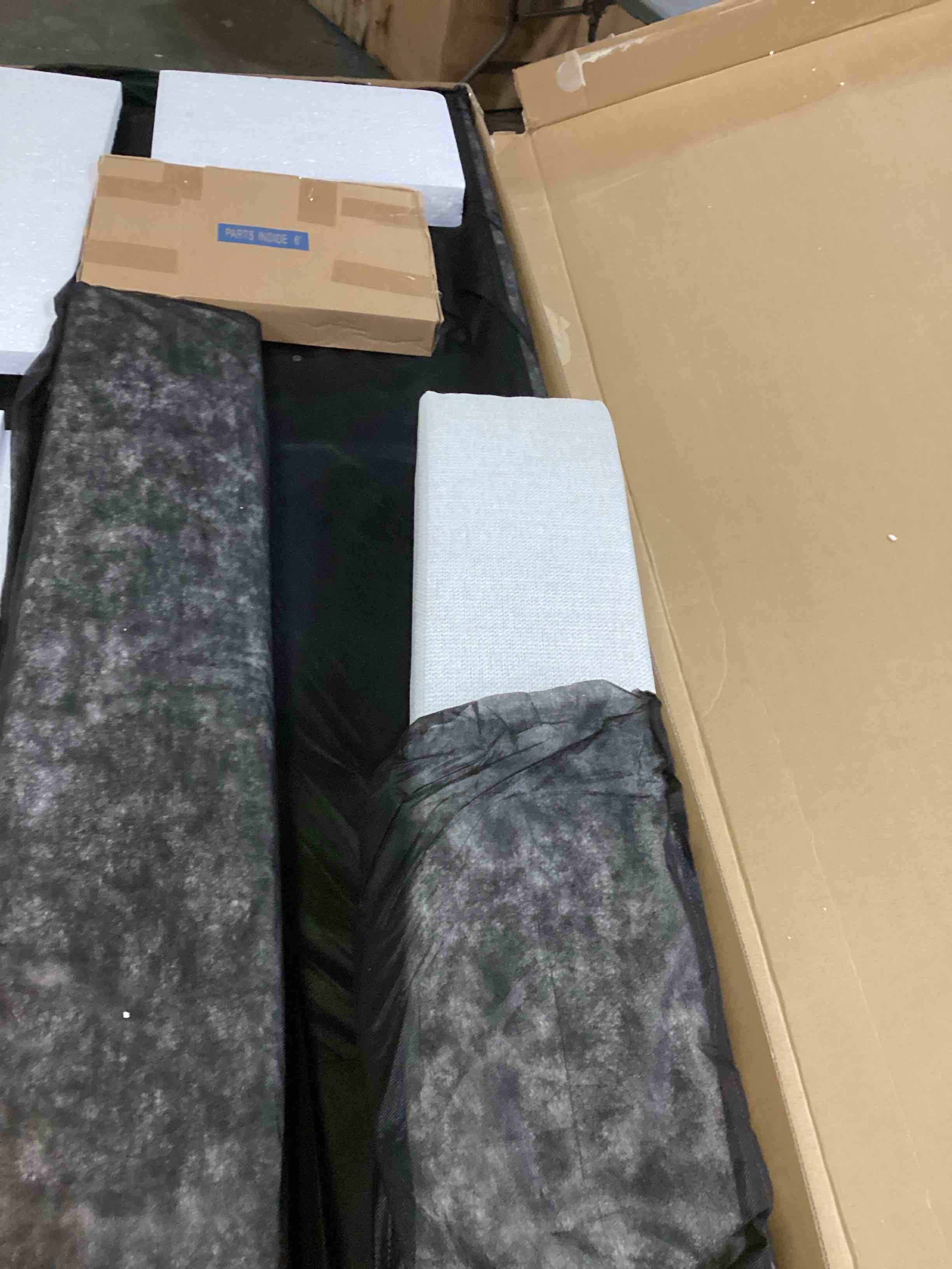 https://s3.amazonaws.com/lotting-images-prod/bidfta/BLU6809587_1732651092192.jpeg