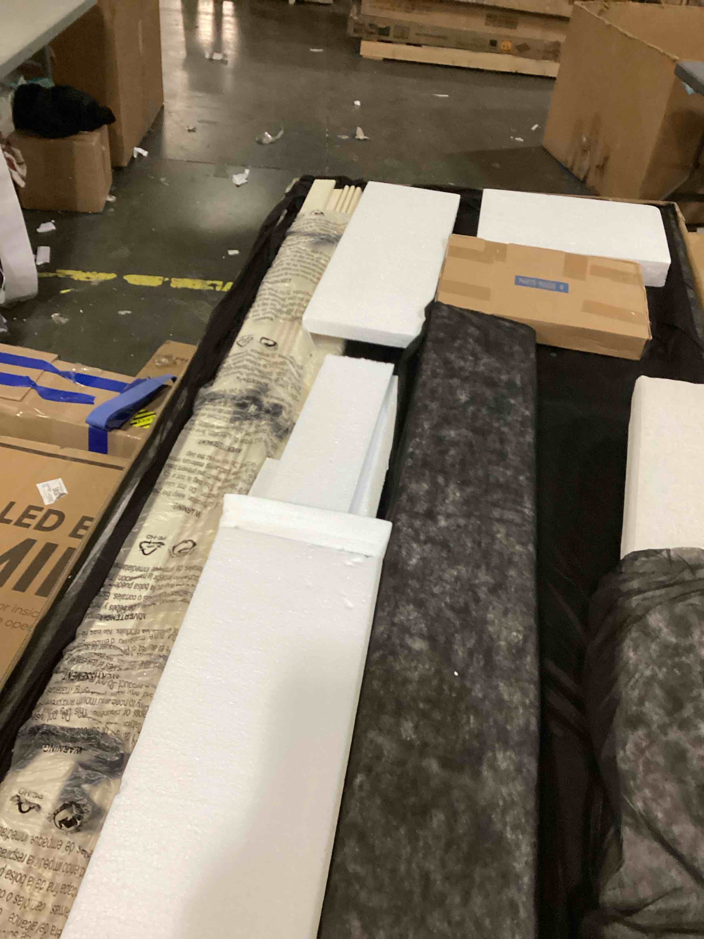 https://s3.amazonaws.com/lotting-images-prod/bidfta/BLU6809587_1732651094319.jpeg