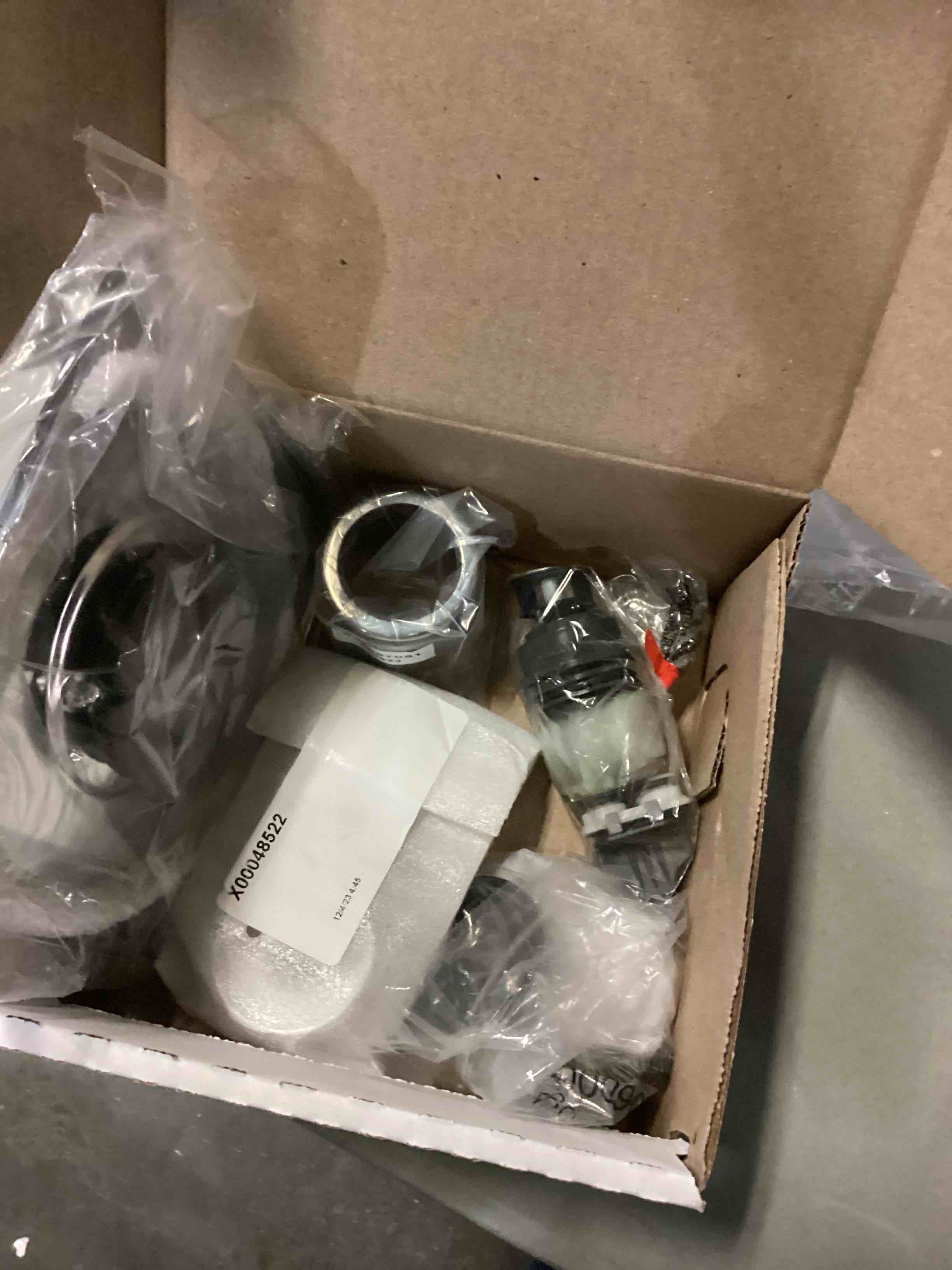 https://s3.amazonaws.com/lotting-images-prod/bidfta/BLU6809603_1732711968374.jpeg