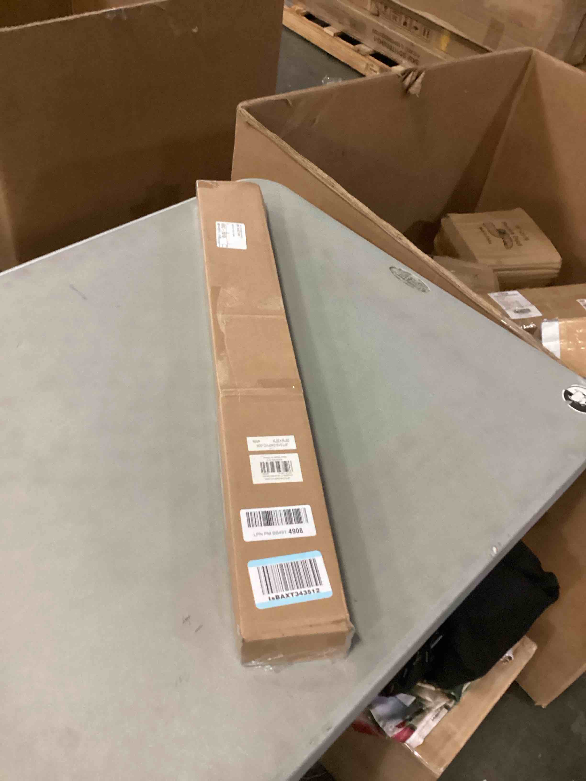 https://s3.amazonaws.com/lotting-images-prod/bidfta/BLU6809639_1732724916092.jpeg