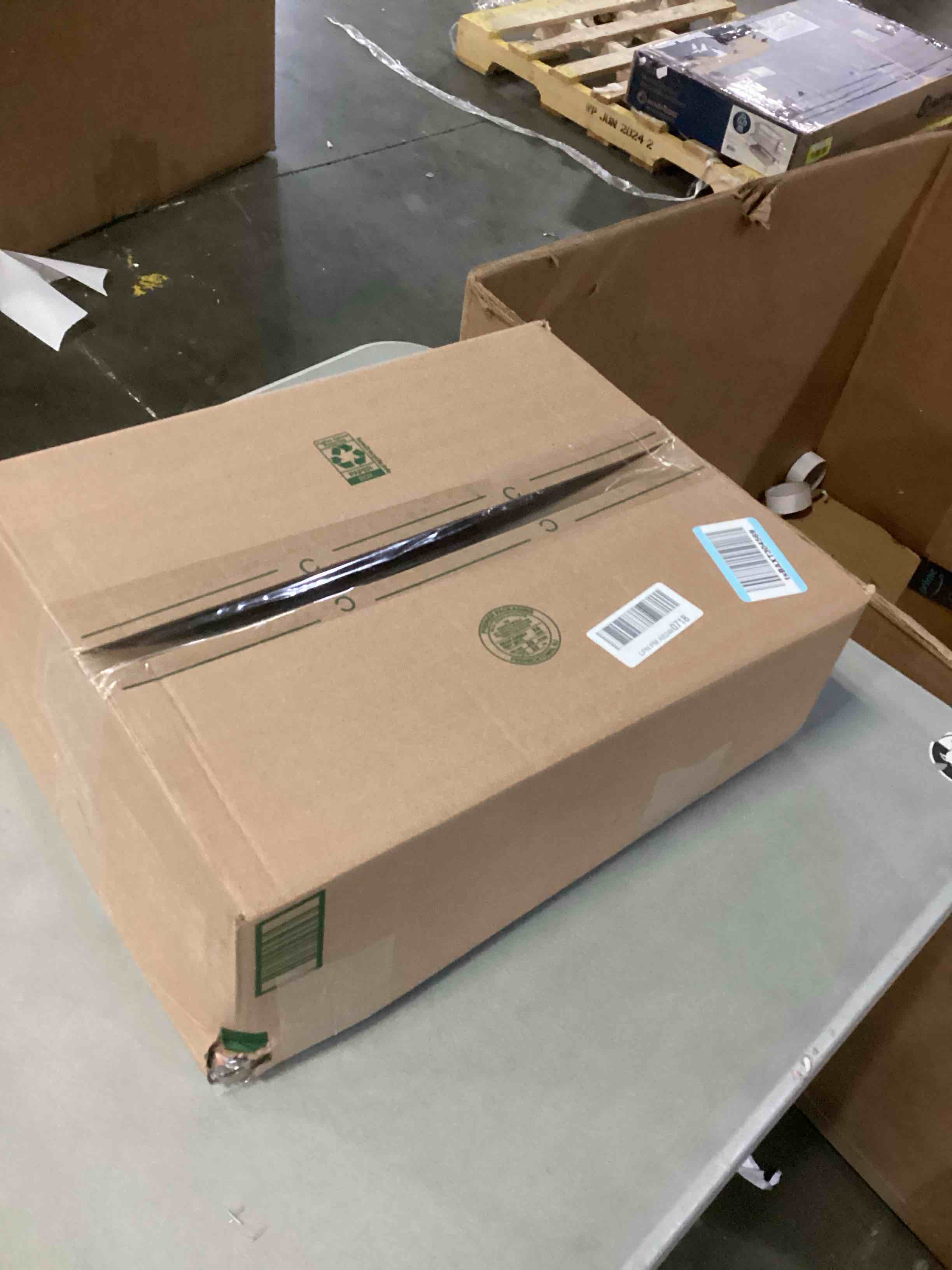 https://s3.amazonaws.com/lotting-images-prod/bidfta/BLU6809753_1732891173816.jpeg