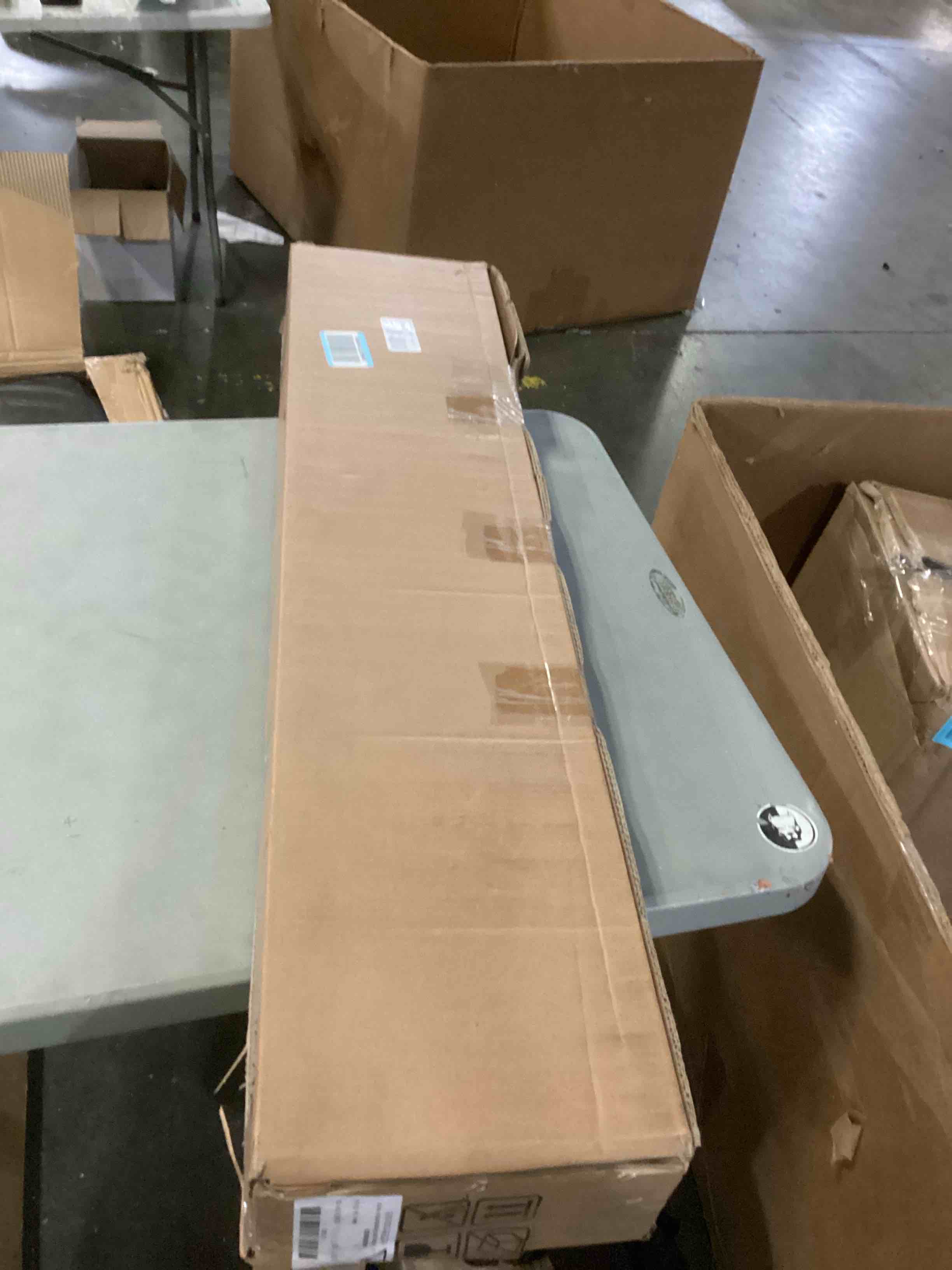 https://s3.amazonaws.com/lotting-images-prod/bidfta/BLU6809761_1732894380834.jpeg