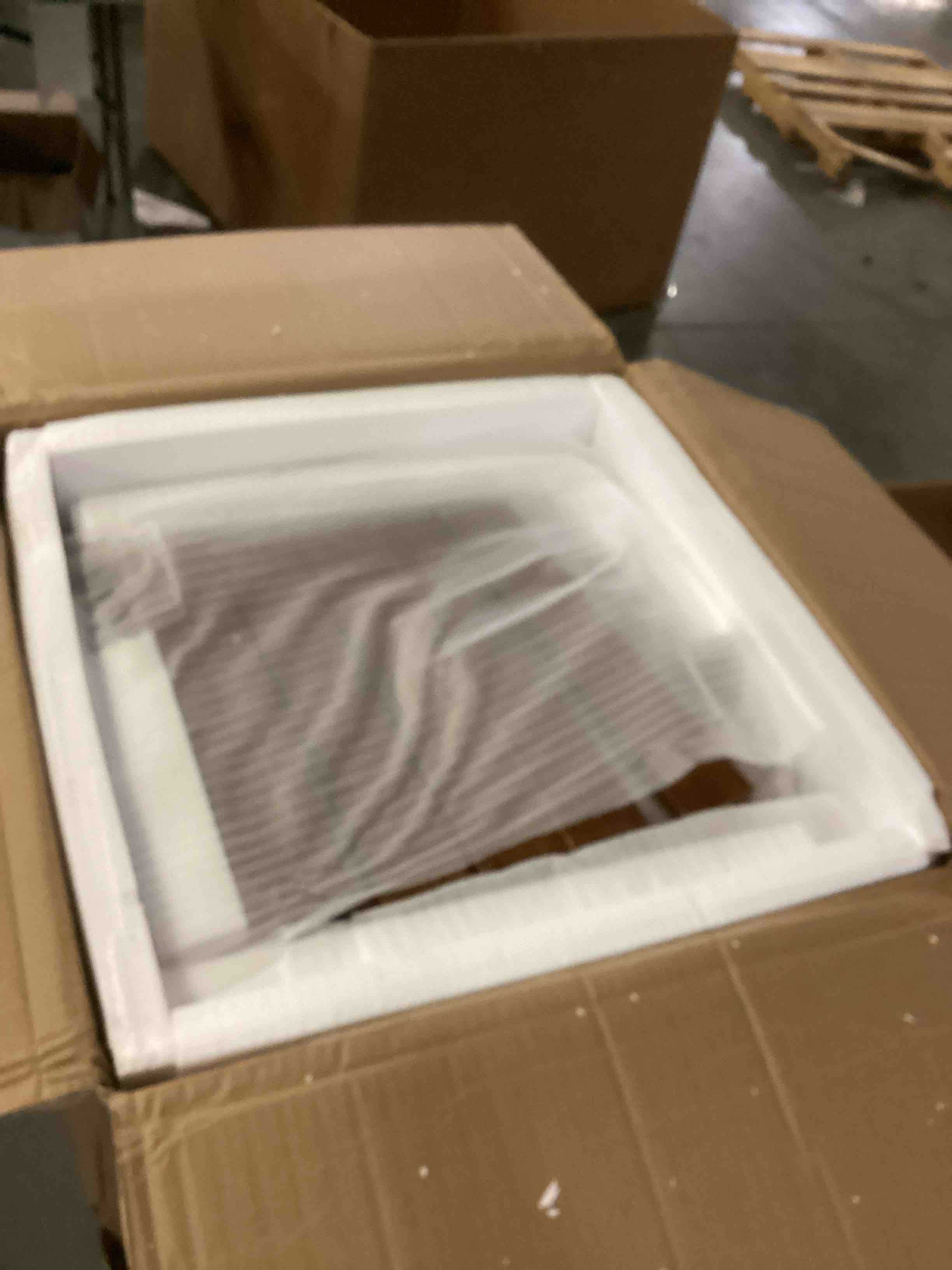 https://s3.amazonaws.com/lotting-images-prod/bidfta/BLU6809764_1732894990560.jpeg