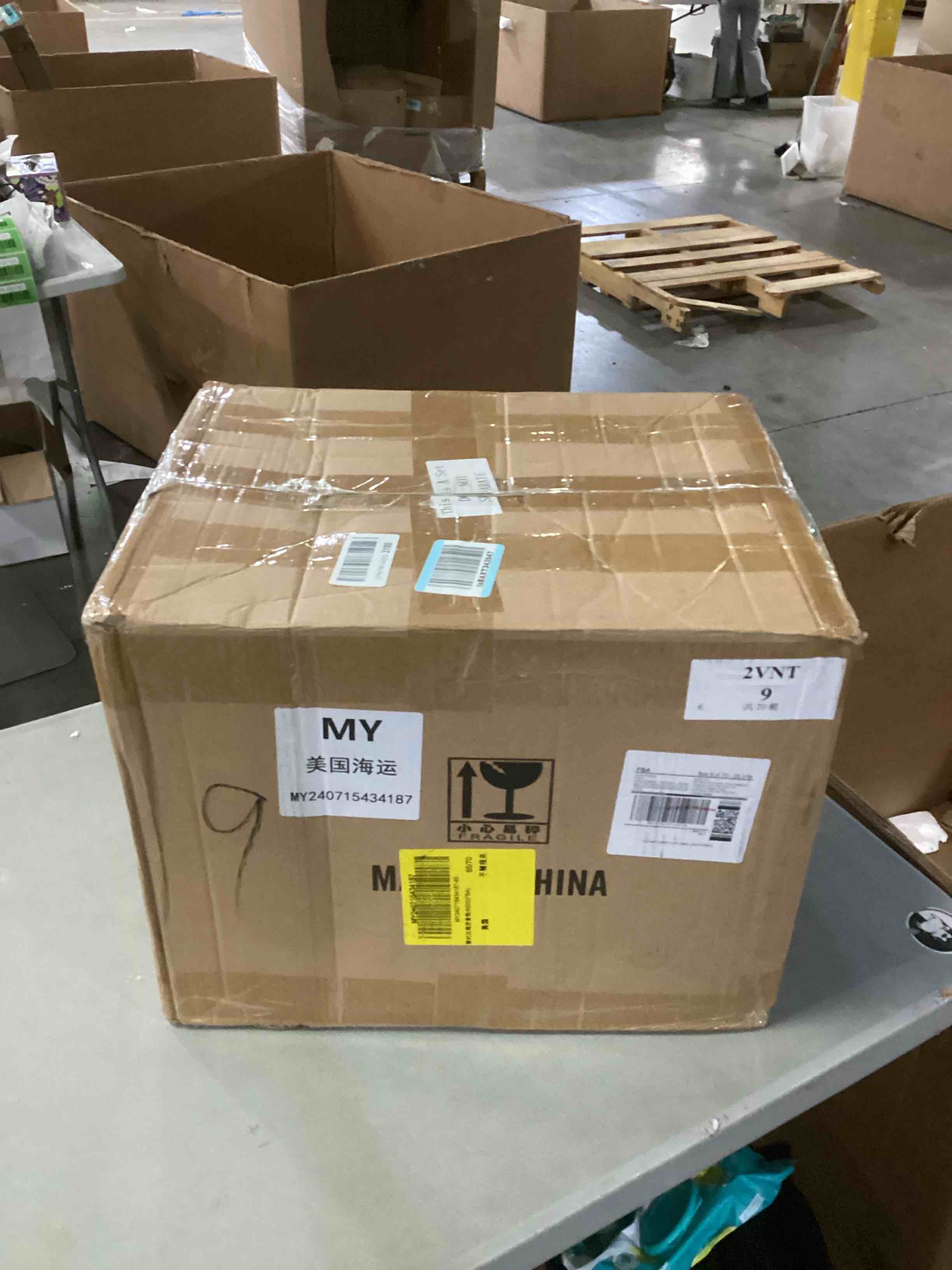 https://s3.amazonaws.com/lotting-images-prod/bidfta/BLU6809765_1732895121910.jpeg
