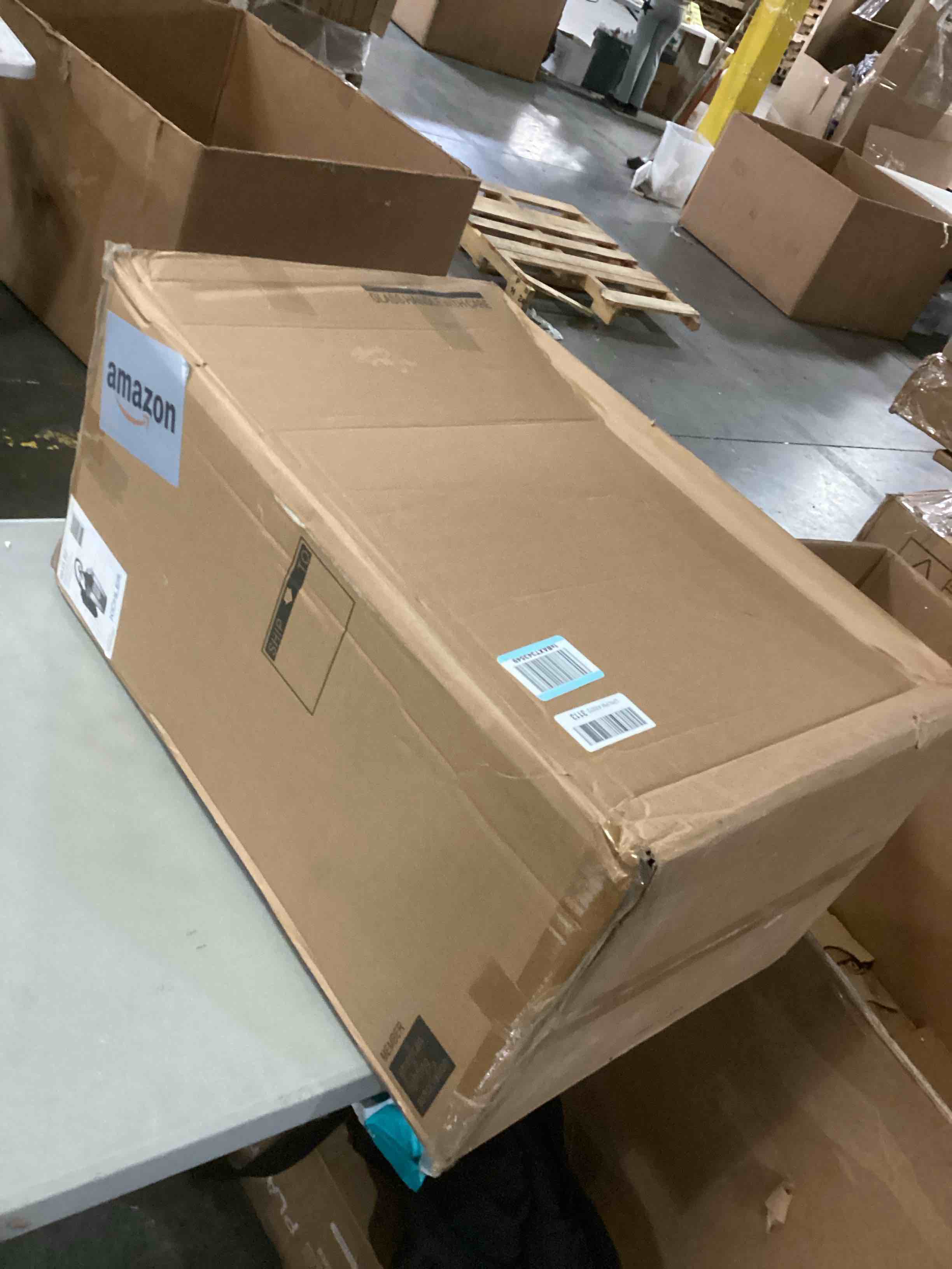 https://s3.amazonaws.com/lotting-images-prod/bidfta/BLU6809766_1732895286600.jpeg