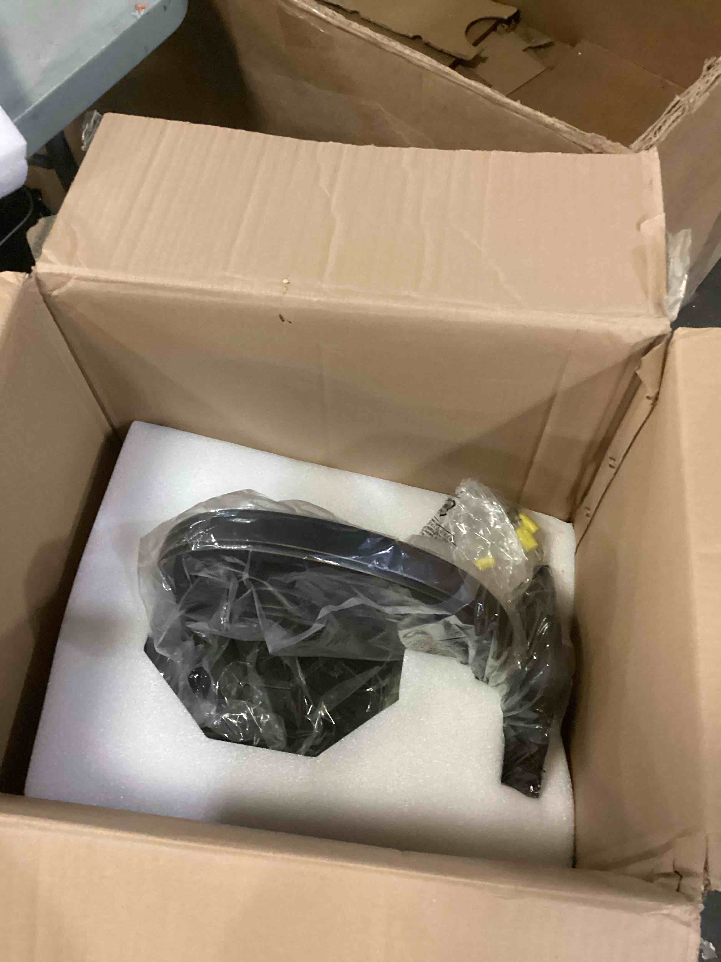 https://s3.amazonaws.com/lotting-images-prod/bidfta/BLU6809766_1732895315288.jpeg