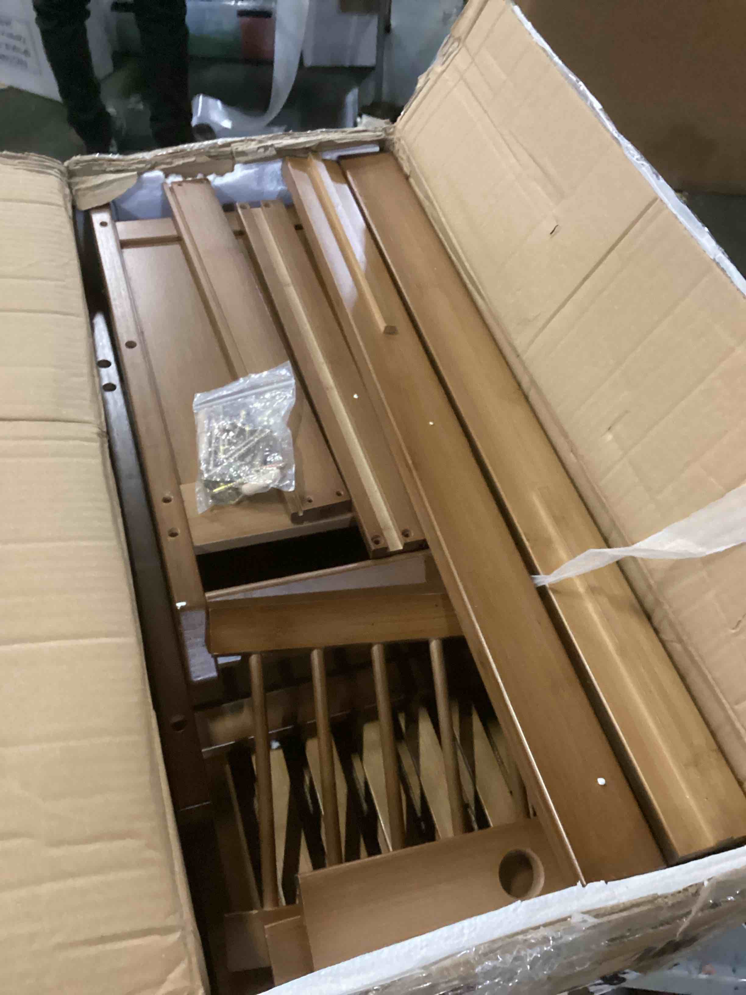 https://s3.amazonaws.com/lotting-images-prod/bidfta/BLU6809966_1733240005518.jpeg