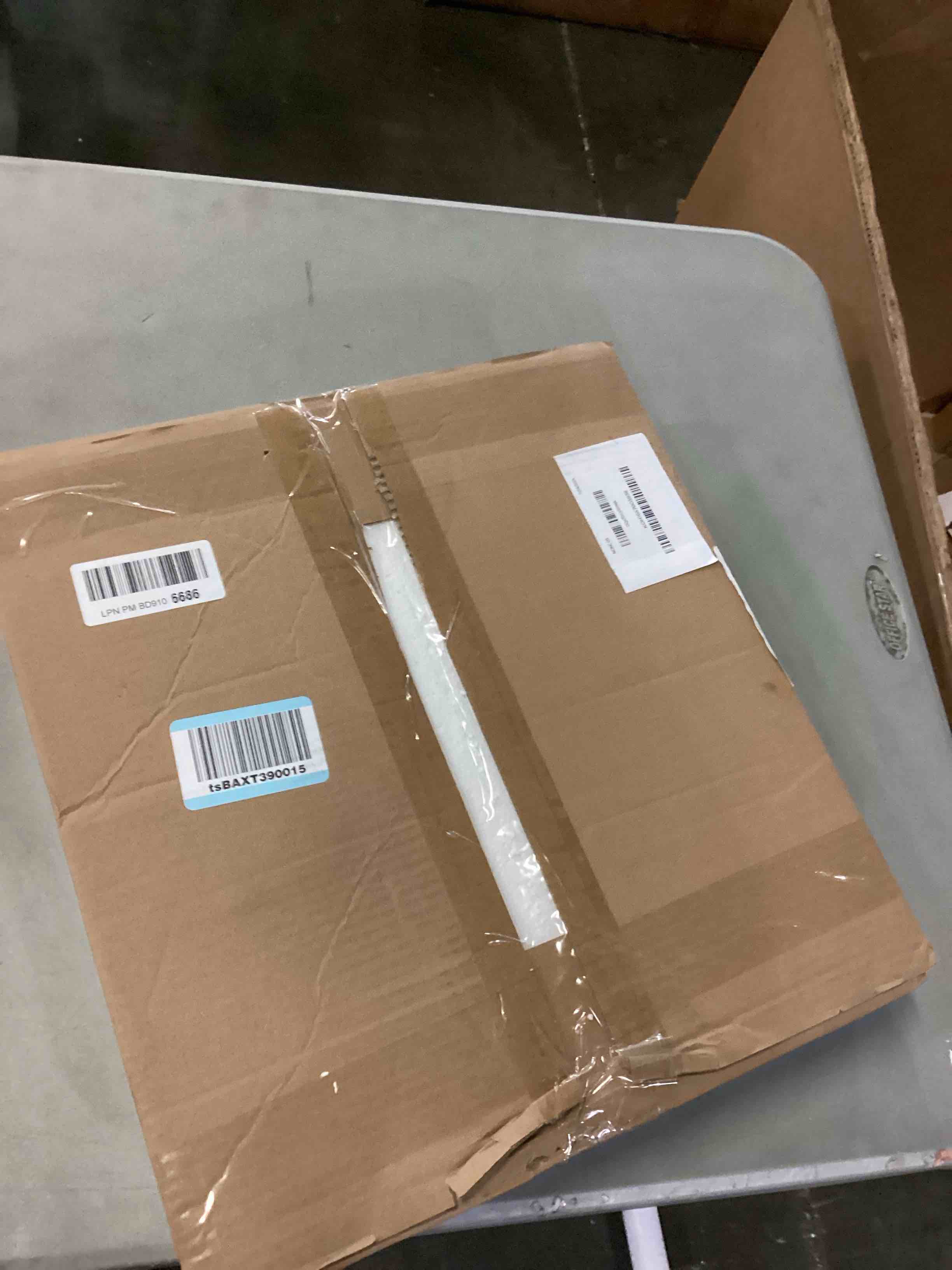 https://s3.amazonaws.com/lotting-images-prod/bidfta/BLU6810015_1733315538136.jpeg