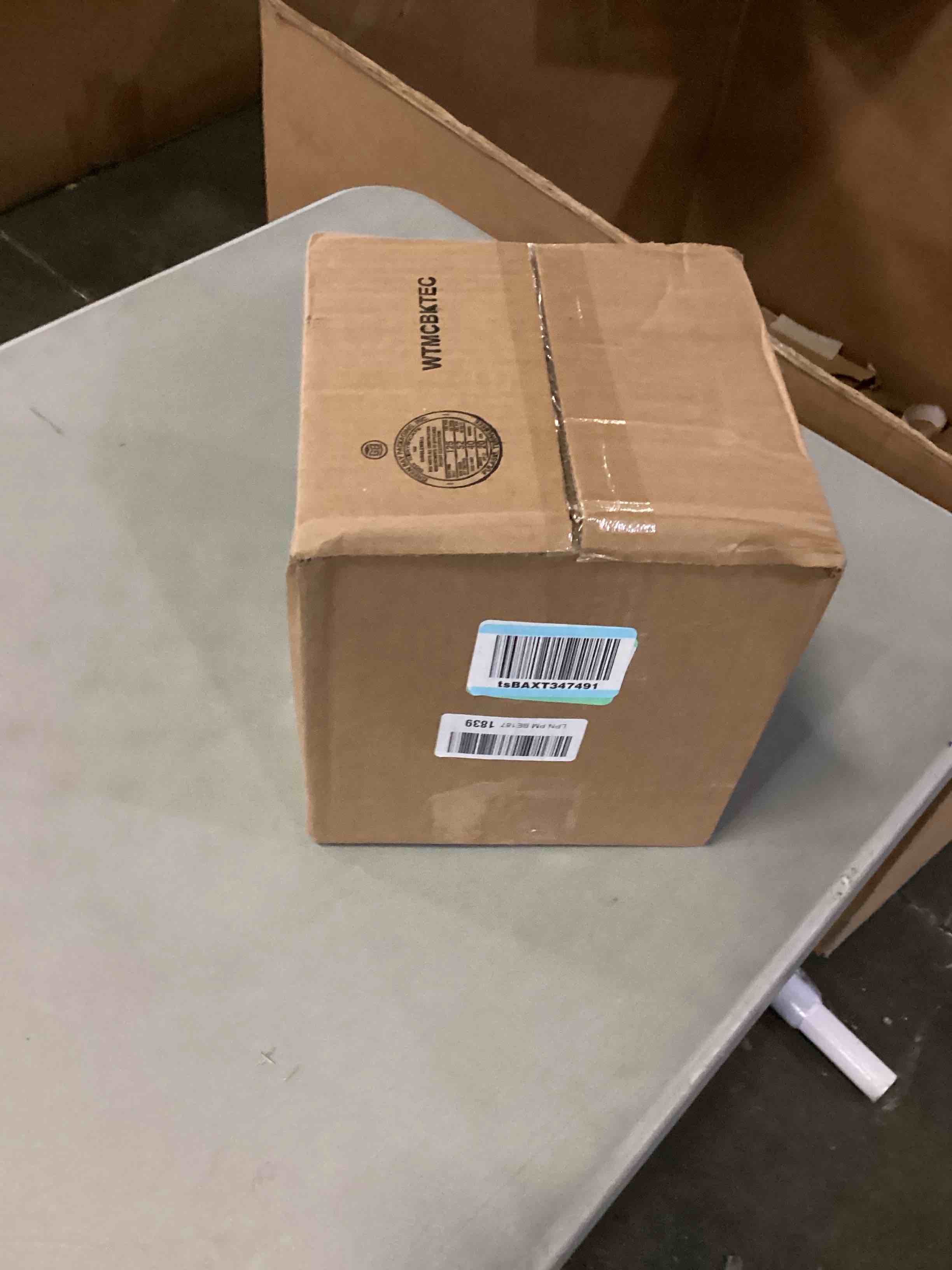 https://s3.amazonaws.com/lotting-images-prod/bidfta/BLU6810039_1733319383892.jpeg