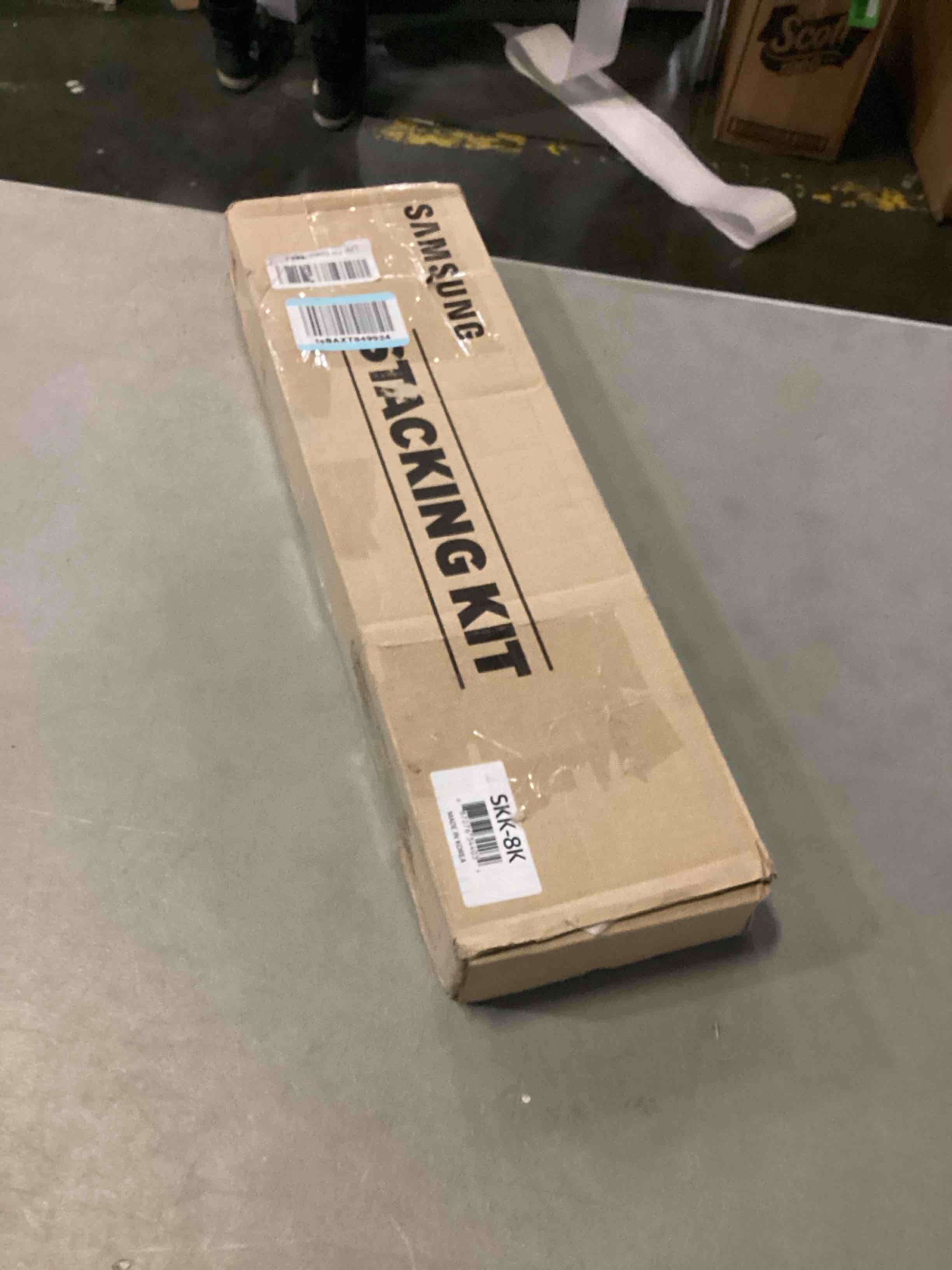 https://s3.amazonaws.com/lotting-images-prod/bidfta/BLU6810041_1733319560695.jpeg
