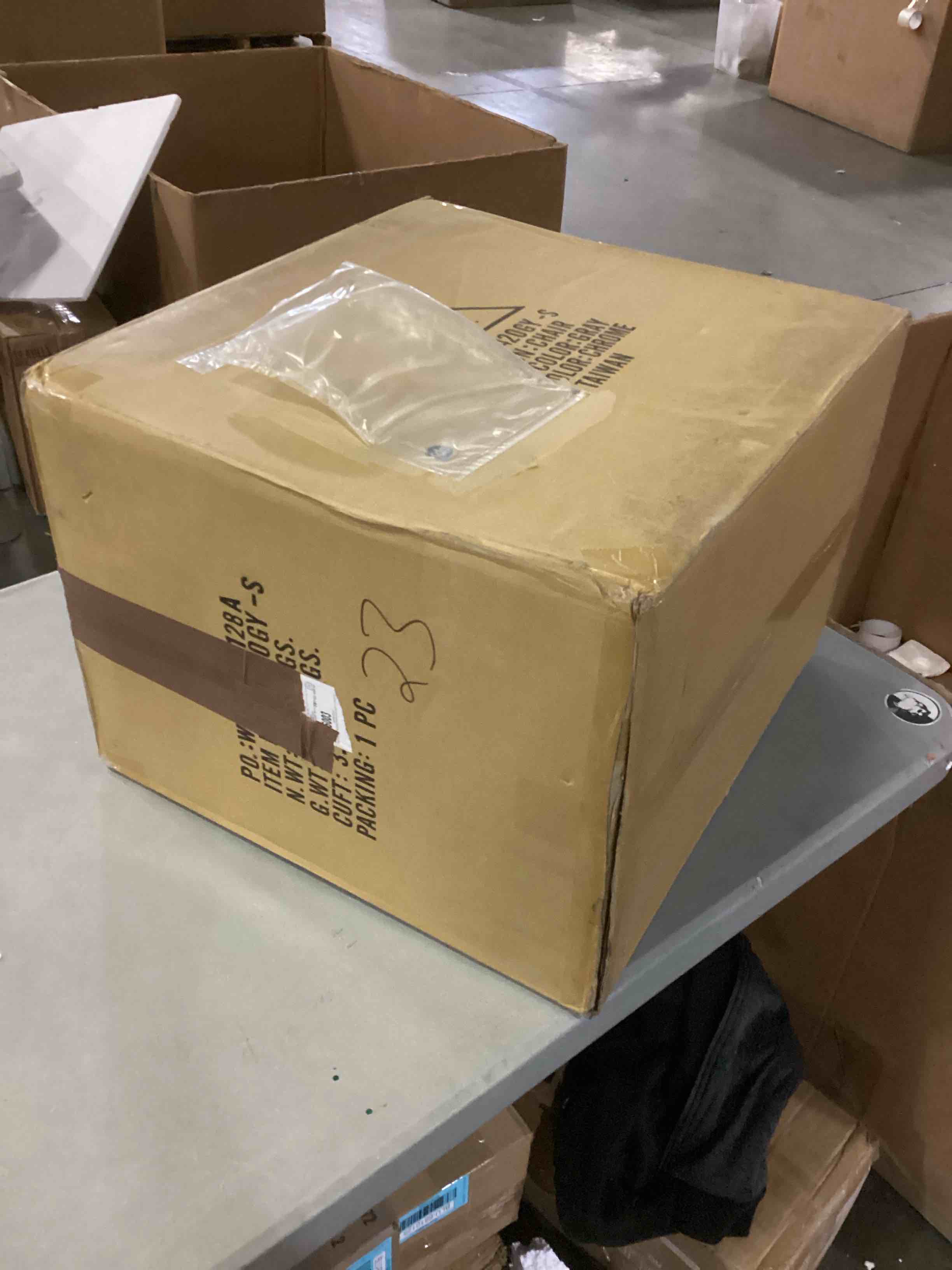 https://s3.amazonaws.com/lotting-images-prod/bidfta/BLU6810131_1733340661376.jpeg