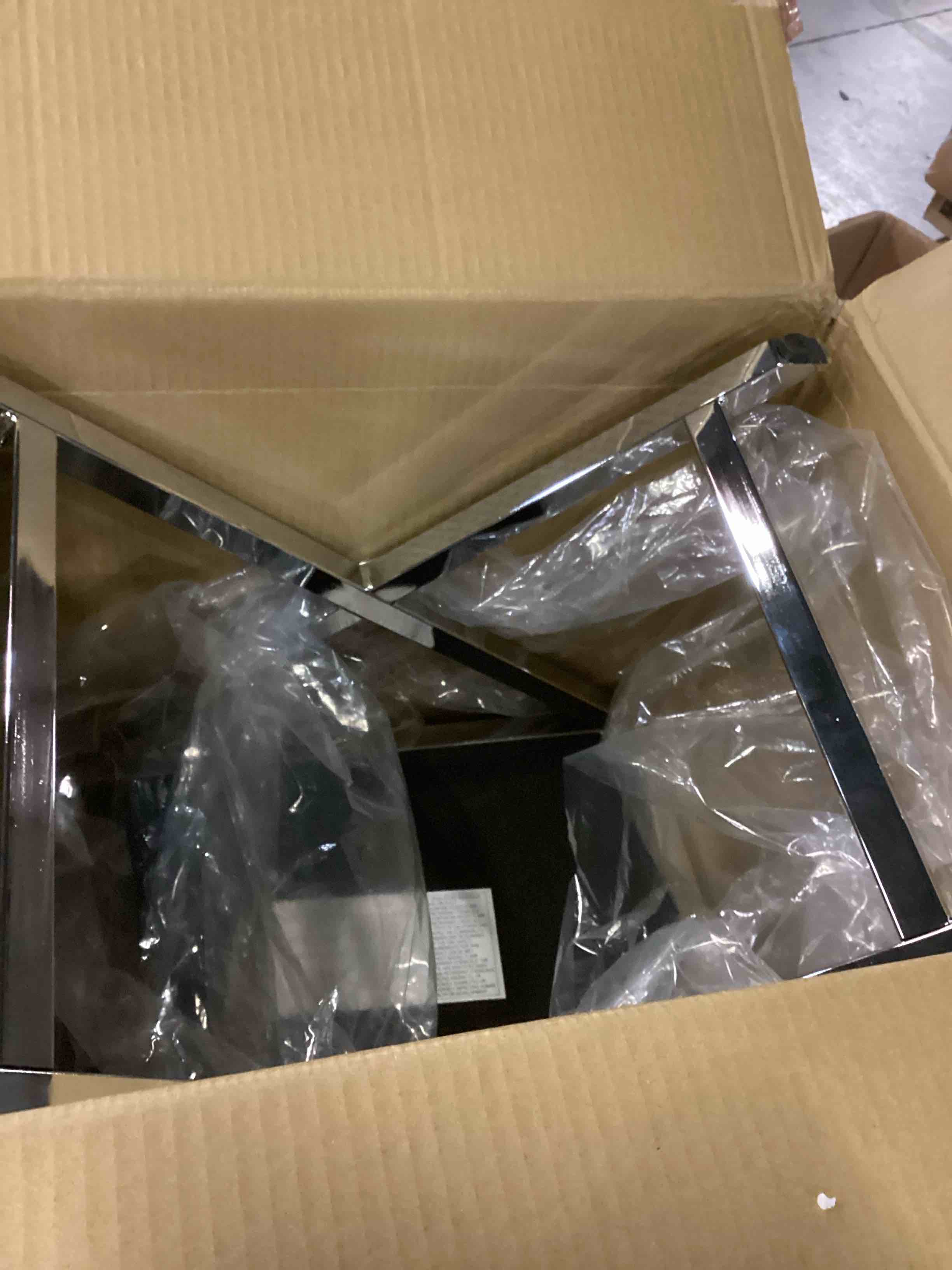 https://s3.amazonaws.com/lotting-images-prod/bidfta/BLU6810131_1733340686578.jpeg