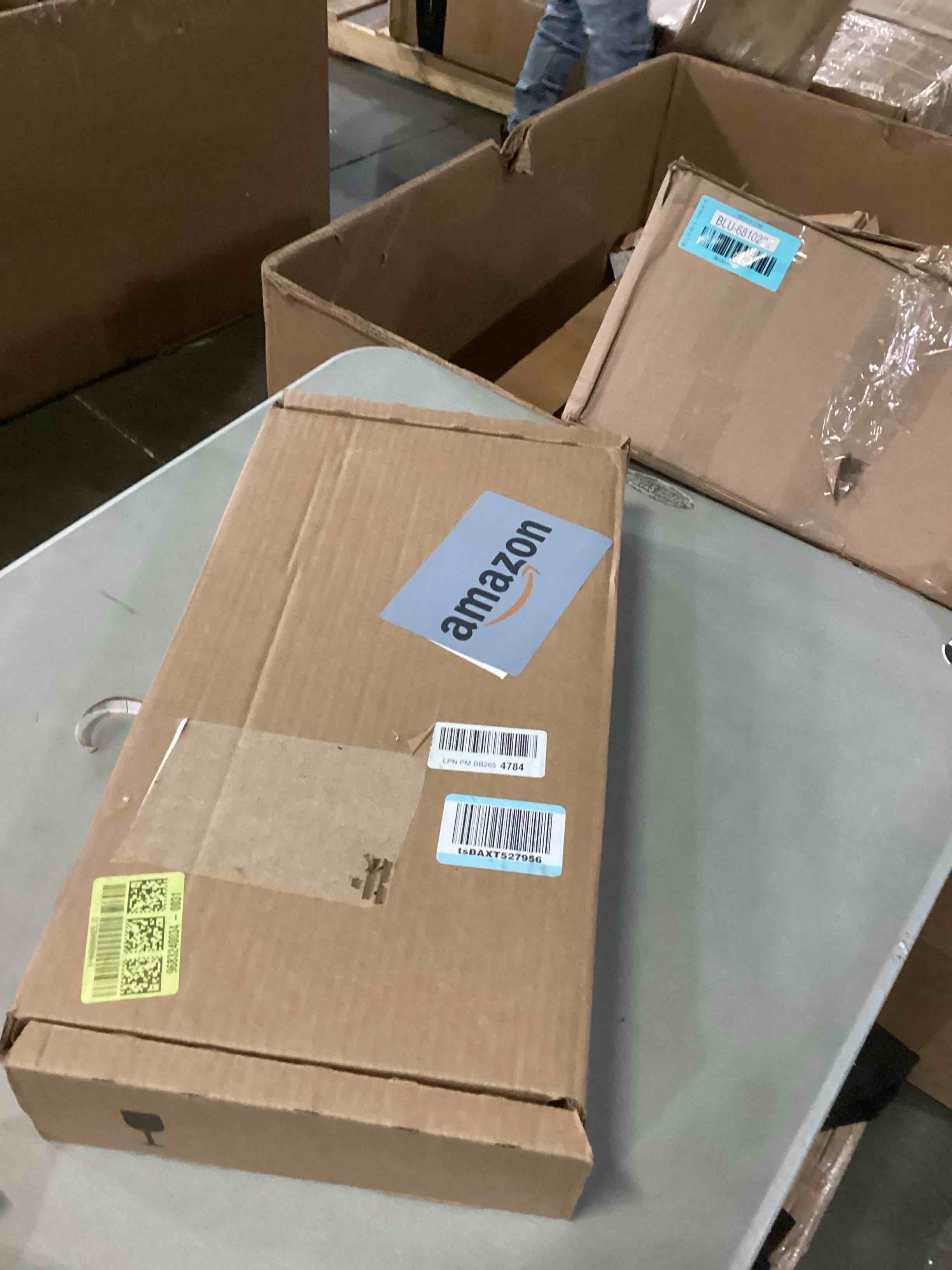 https://s3.amazonaws.com/lotting-images-prod/bidfta/BLU6810227_1733488060837.jpeg
