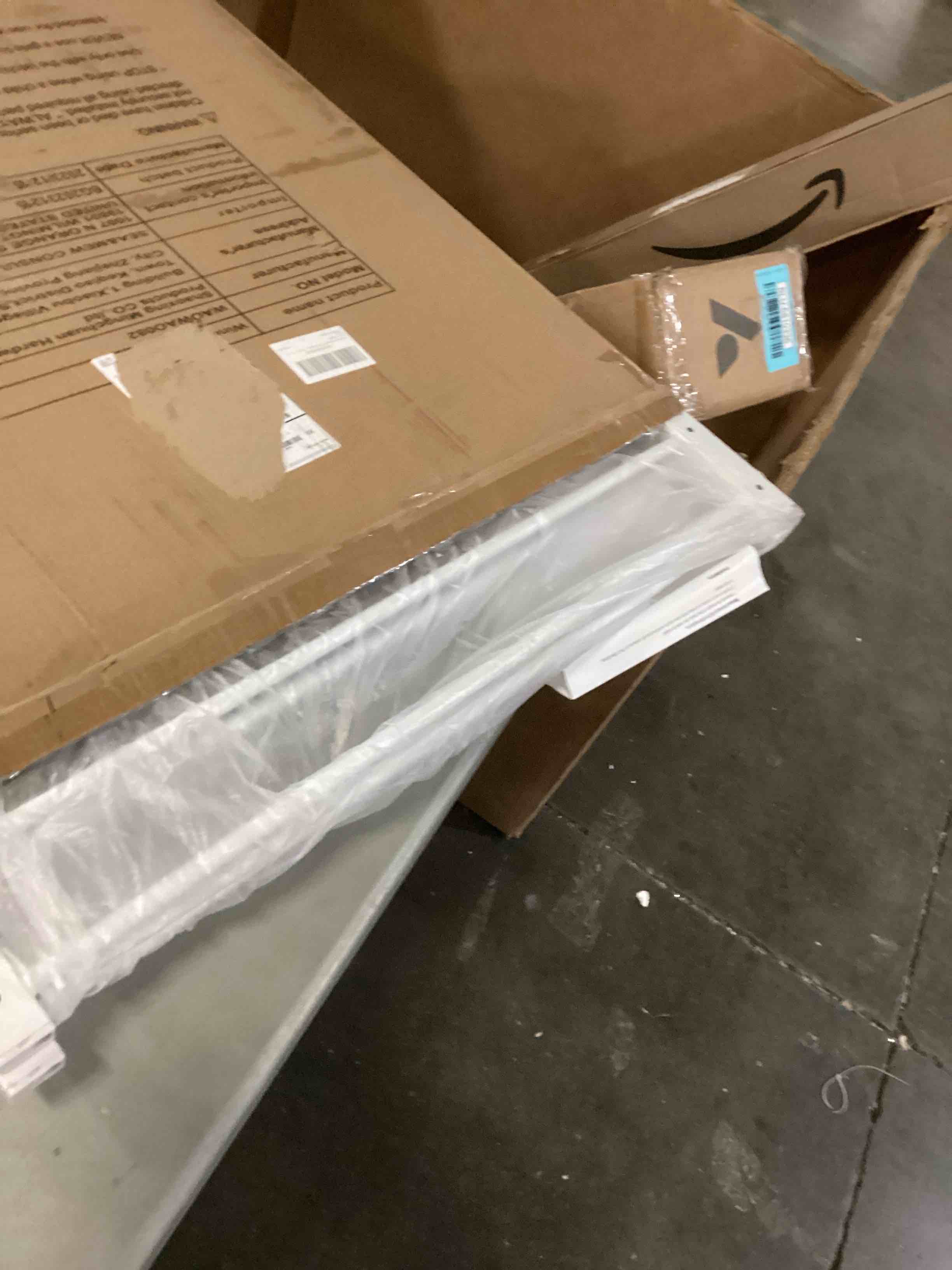 https://s3.amazonaws.com/lotting-images-prod/bidfta/BLU6810337_1733510419382.jpeg
