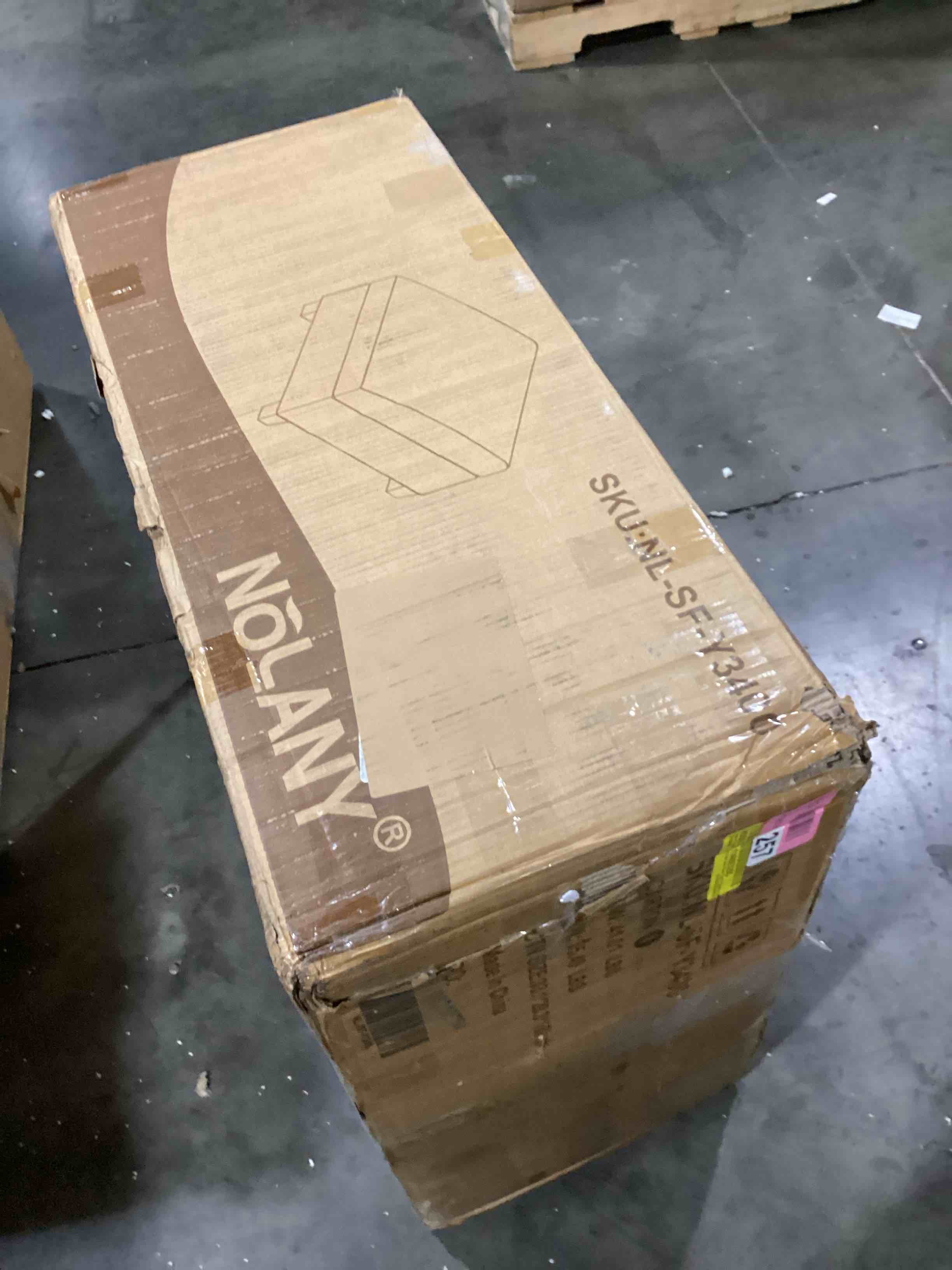 https://s3.amazonaws.com/lotting-images-prod/bidfta/BLU6810626_1733413246814.jpeg