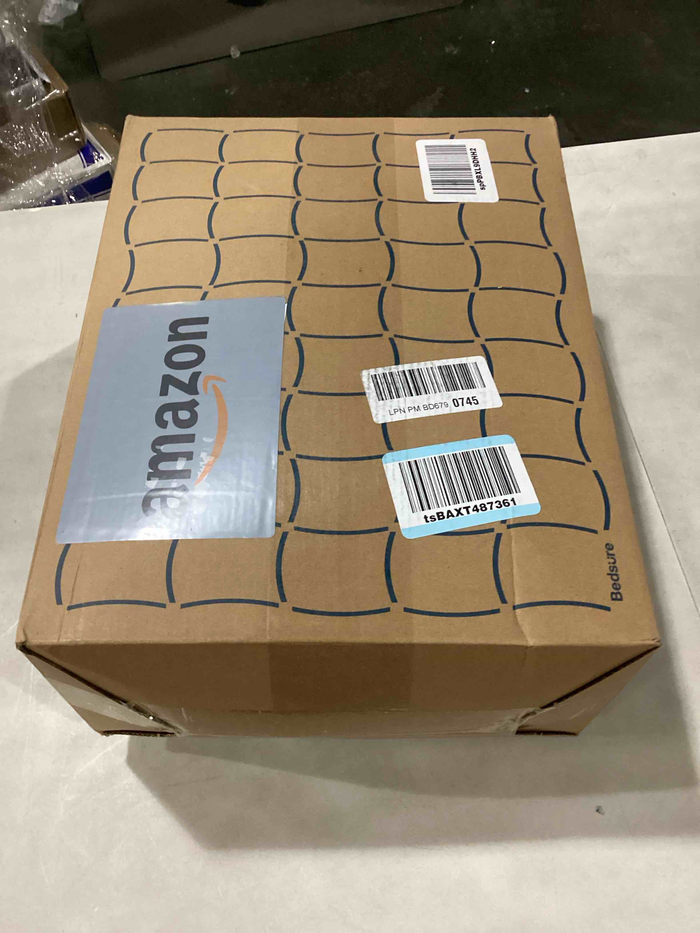 https://s3.amazonaws.com/lotting-images-prod/bidfta/BLU6810827_1733515856217.jpeg