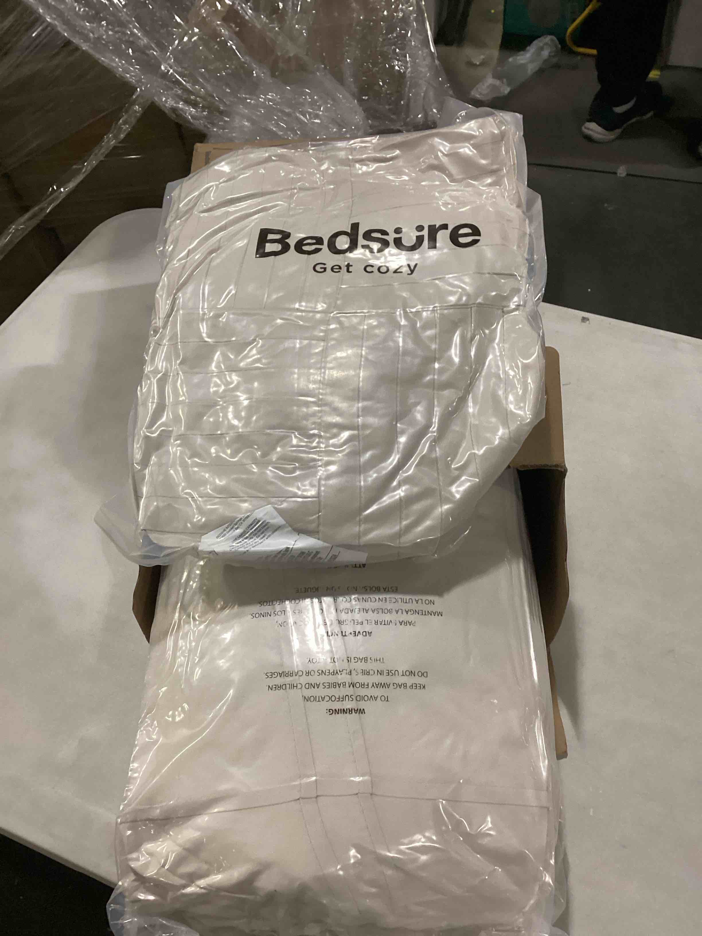 https://s3.amazonaws.com/lotting-images-prod/bidfta/BLU6810827_1733515884883.jpeg