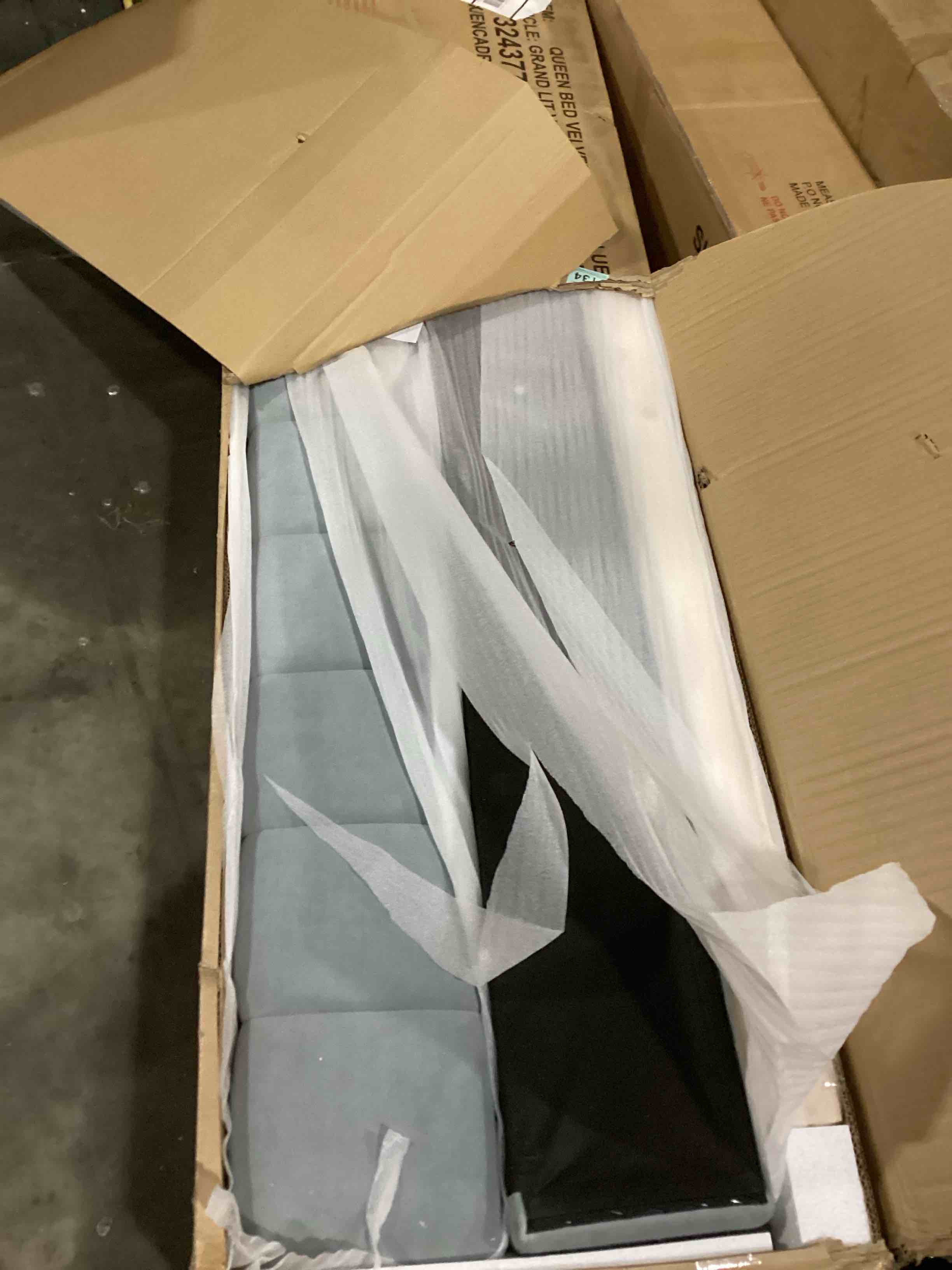 (box 1 of 2) Upholstered Queen Bed Frame, Floor Bed With Shell-Shaped Headboard