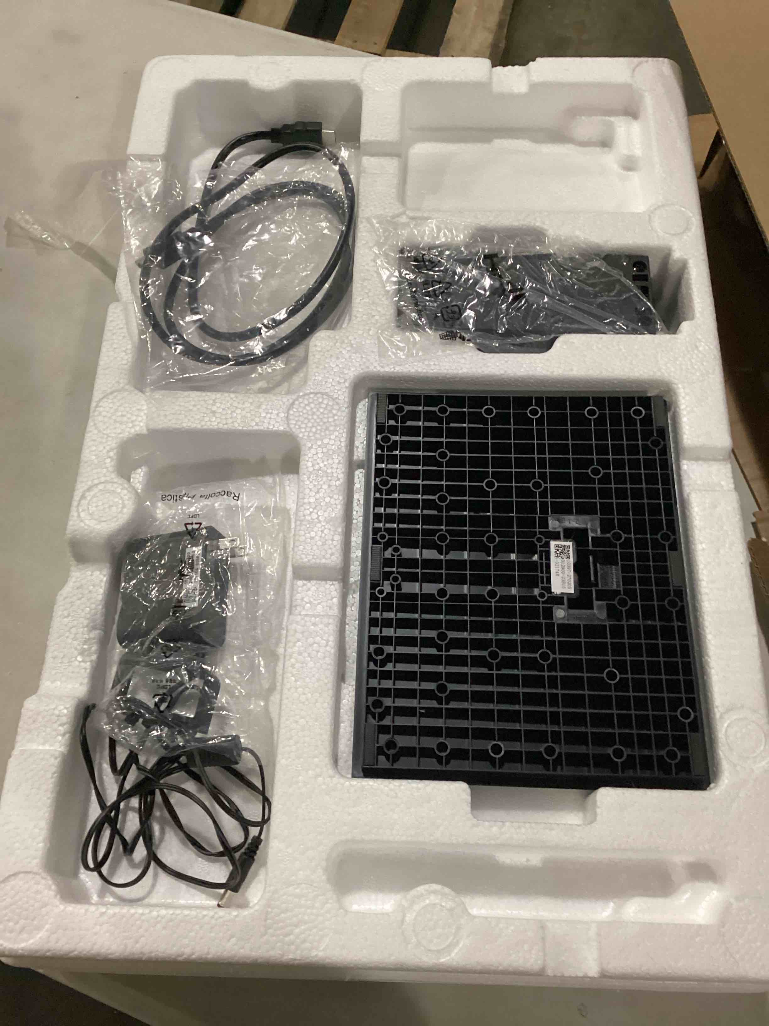 https://s3.amazonaws.com/lotting-images-prod/bidfta/BLU6811217_1734094035669.jpeg