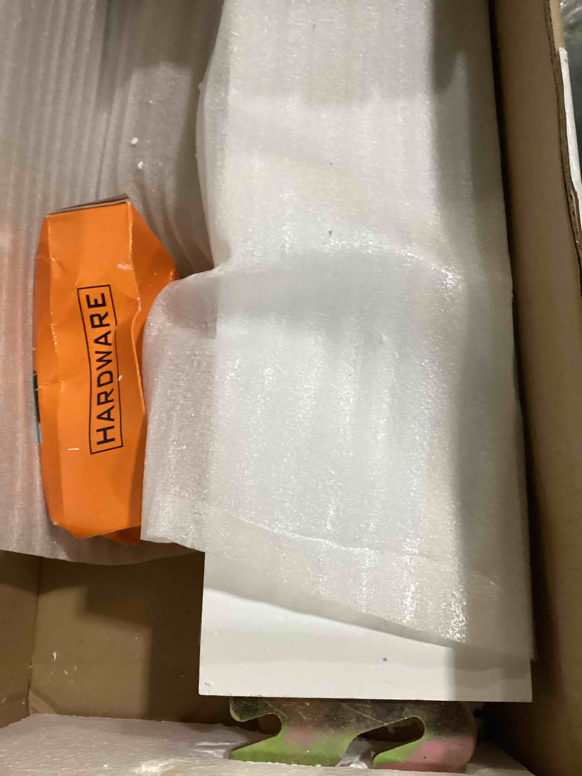 https://s3.amazonaws.com/lotting-images-prod/bidfta/BLU6811246_1734104591400.jpeg