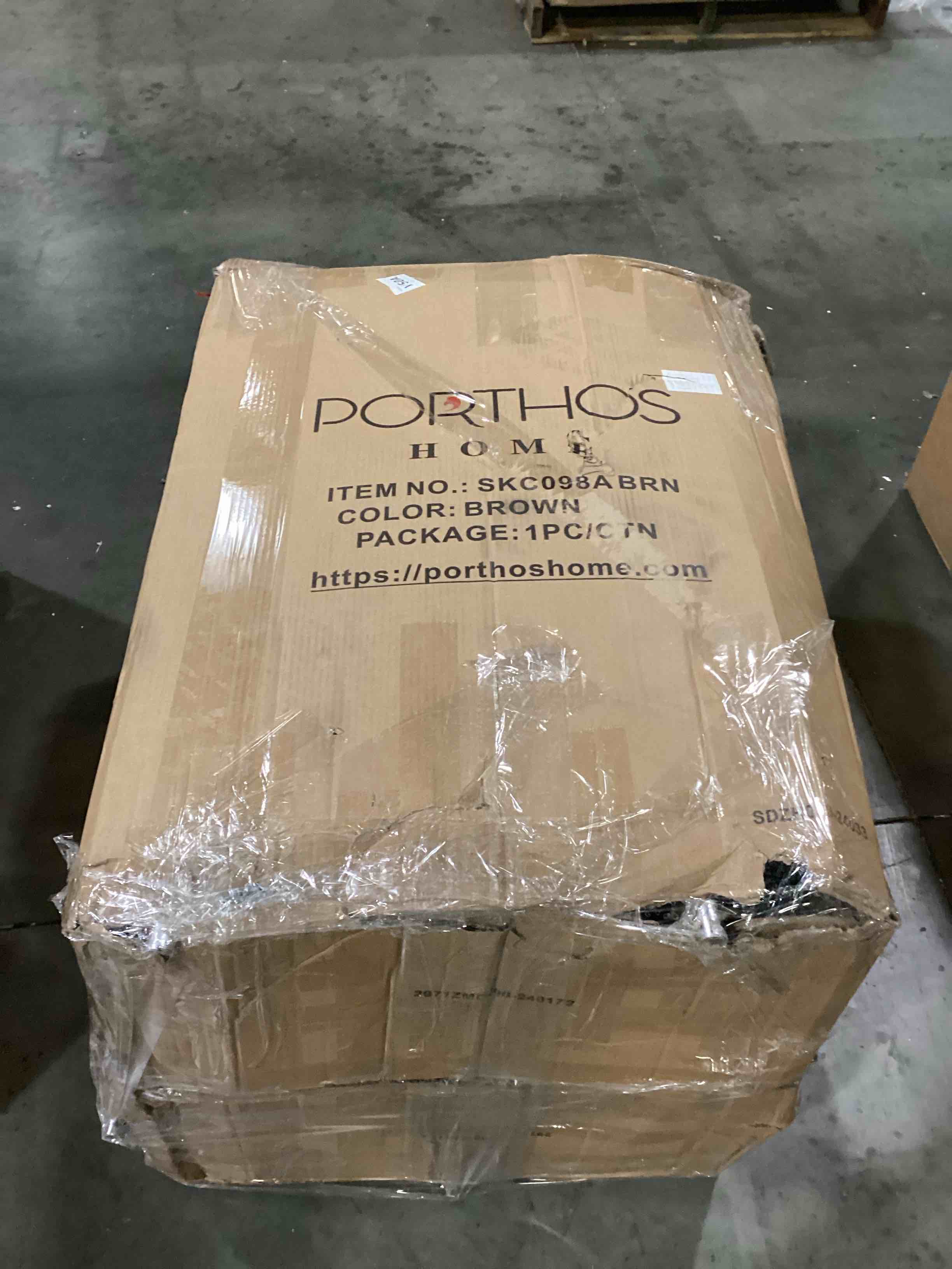 https://s3.amazonaws.com/lotting-images-prod/bidfta/BLU6811429_1734379826190.jpeg