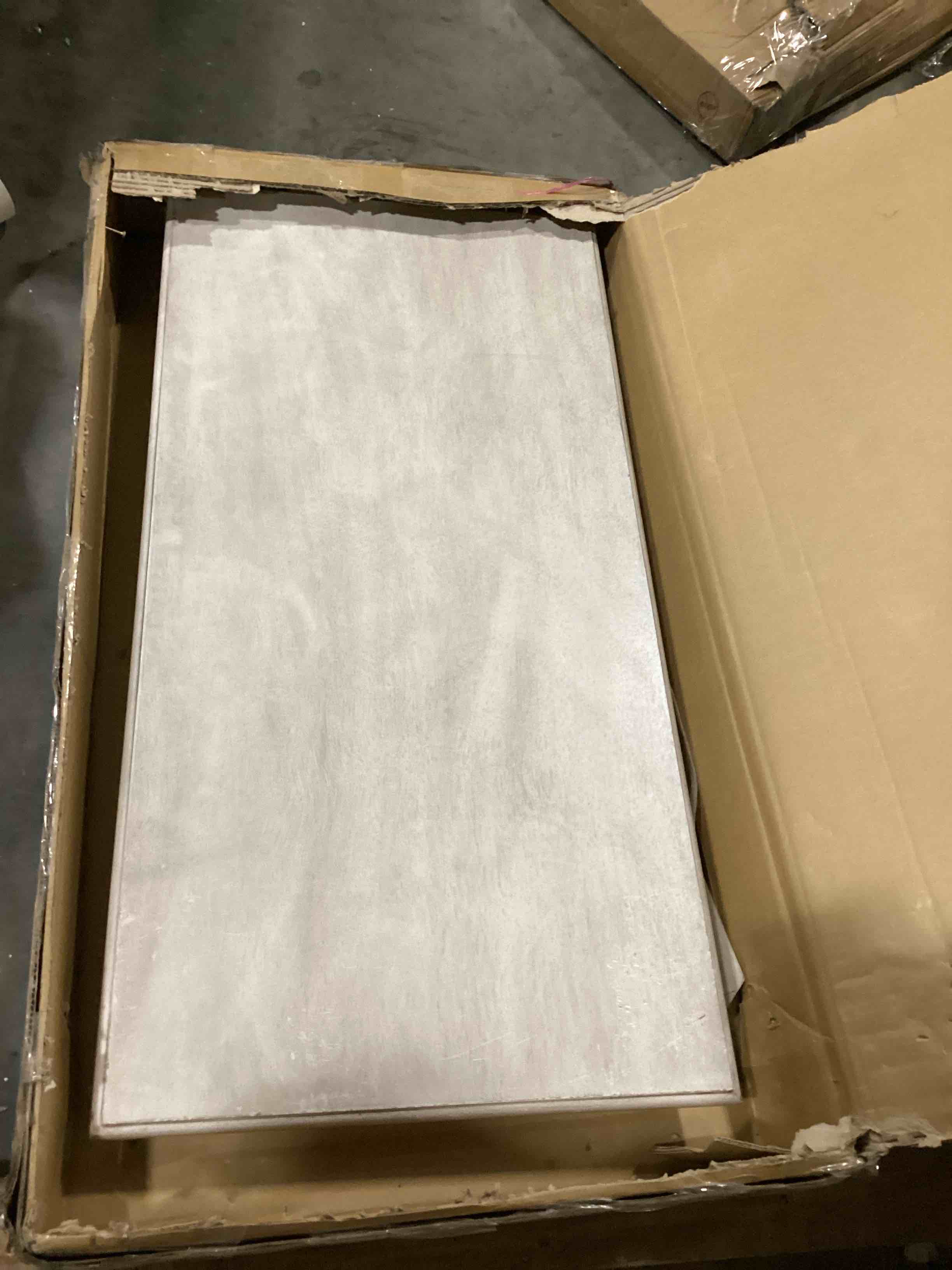 https://s3.amazonaws.com/lotting-images-prod/bidfta/BLU6811773_1734981536477.jpeg