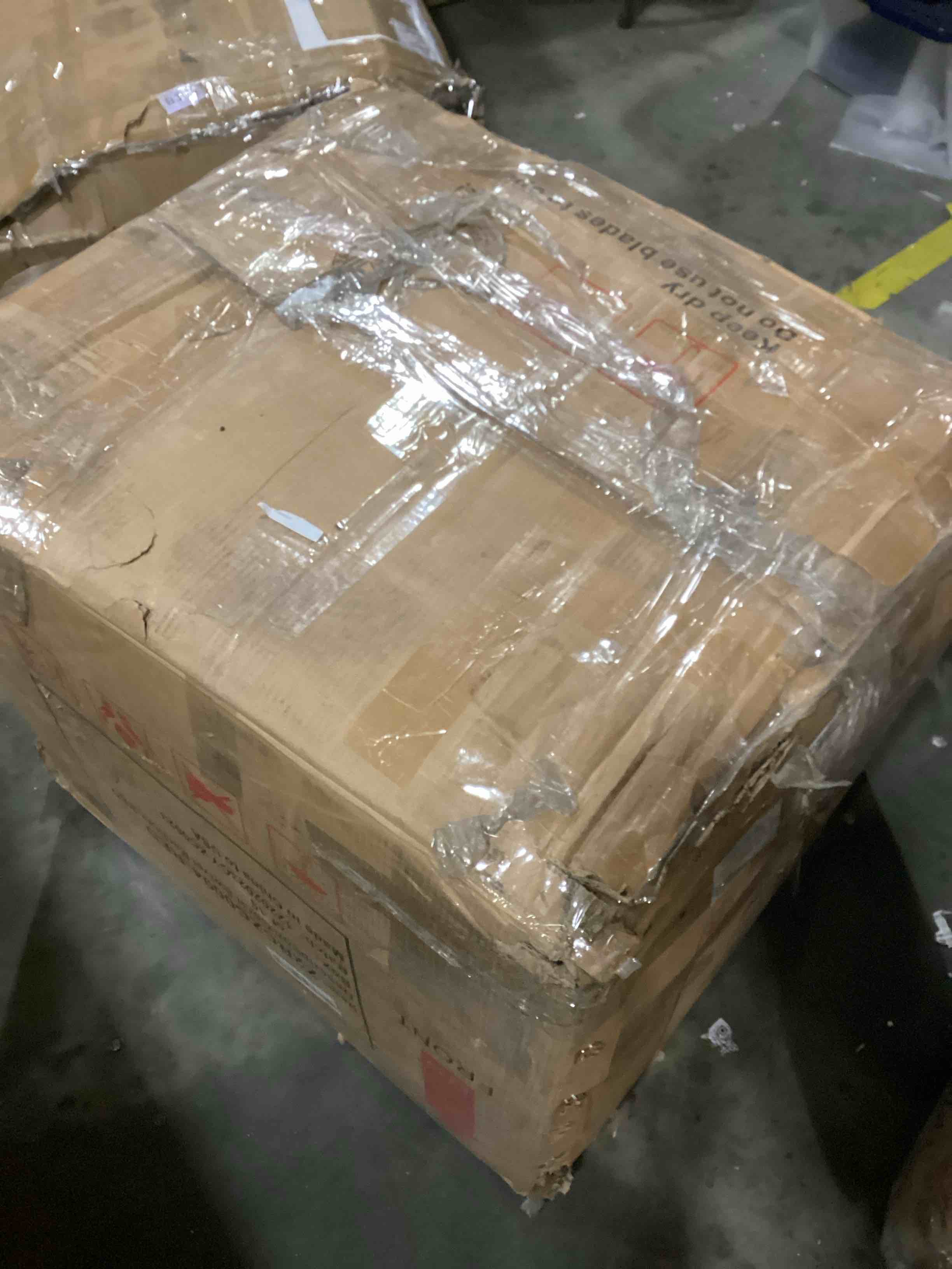 https://s3.amazonaws.com/lotting-images-prod/bidfta/BLU6811934_1735240862495.jpeg