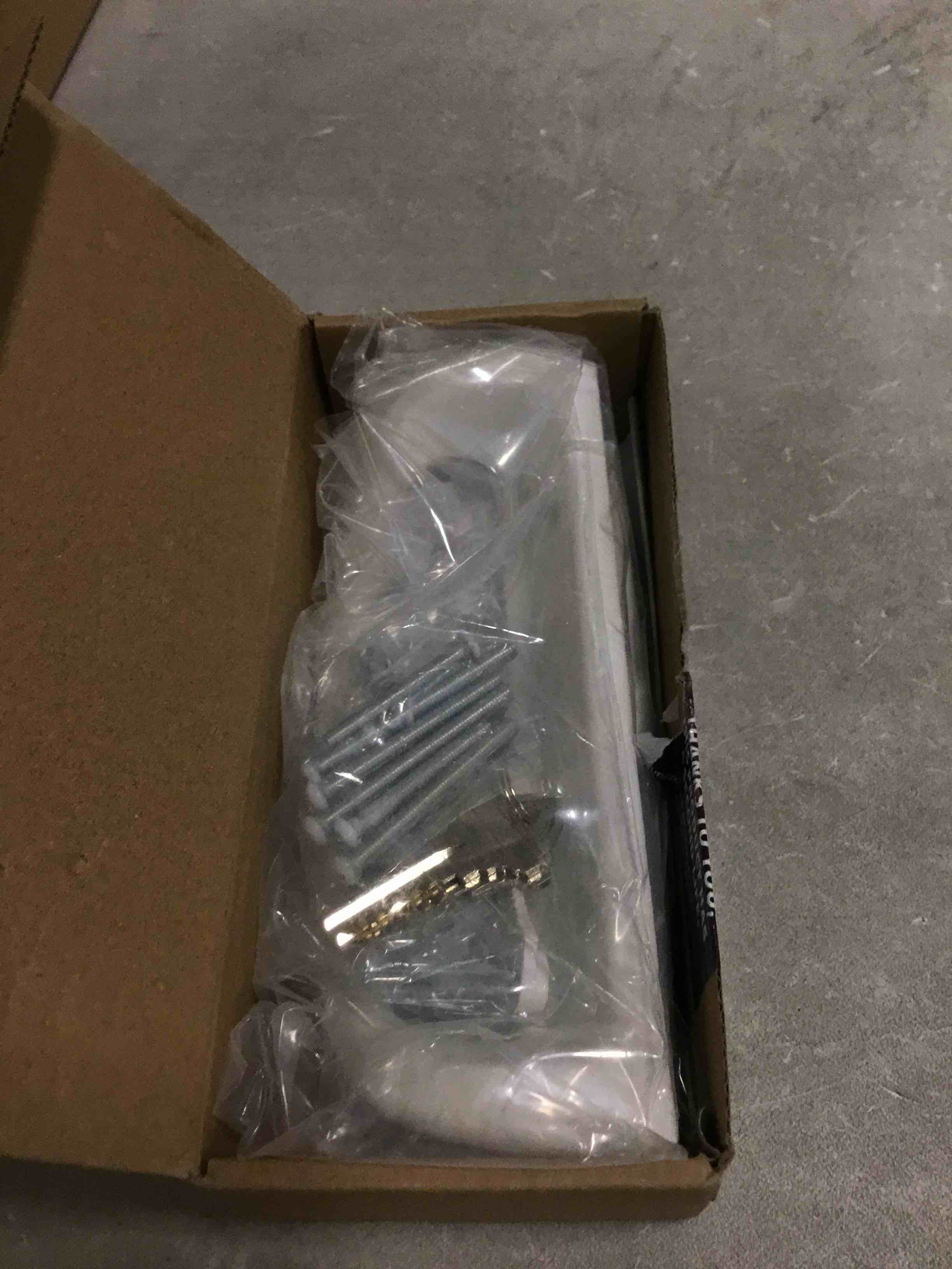 https://s3.amazonaws.com/lotting-images-prod/bidfta/BLU6812278_1720444950063.jpeg