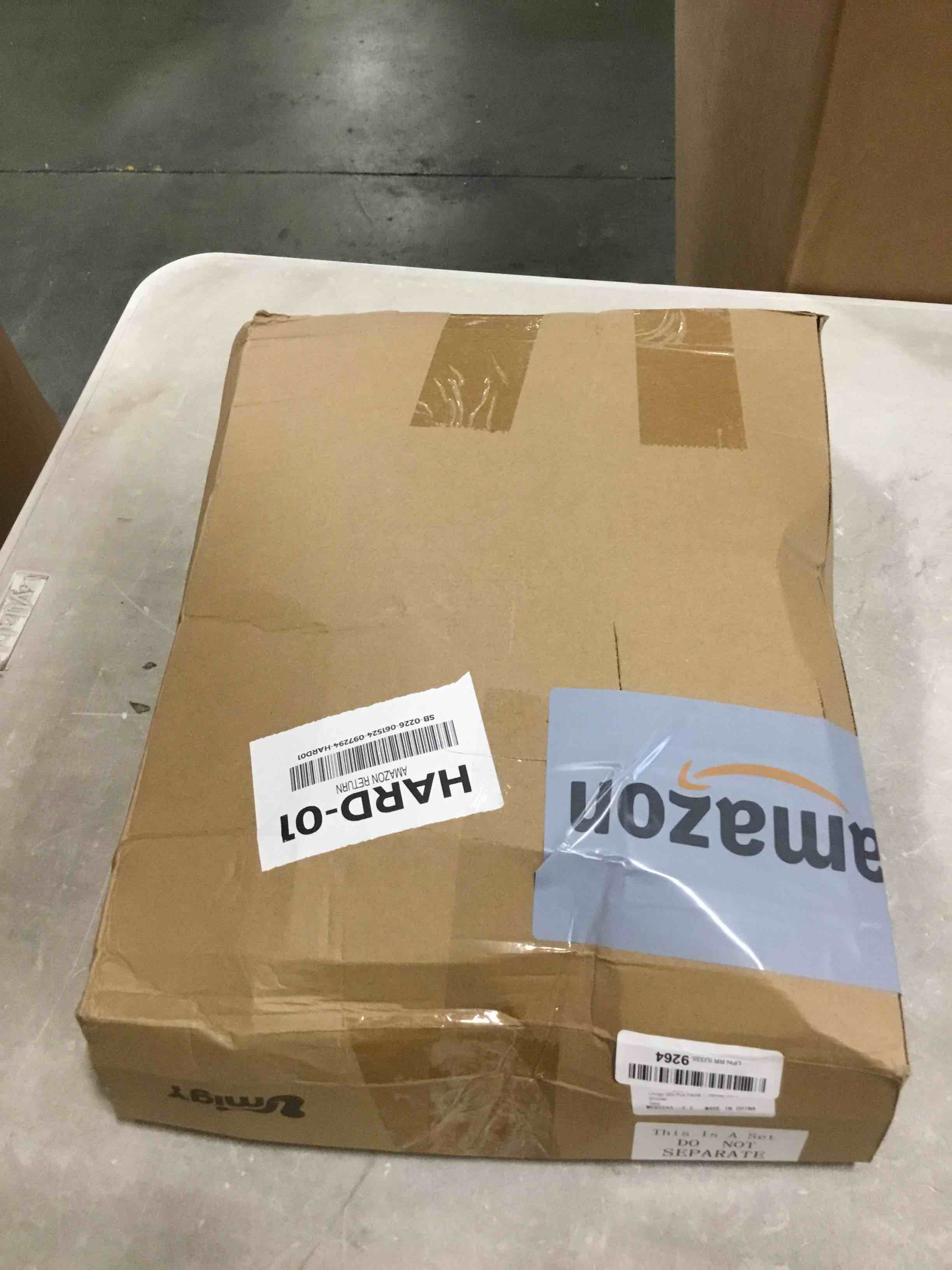 https://s3.amazonaws.com/lotting-images-prod/bidfta/BLU6812355_1720450668900.jpeg