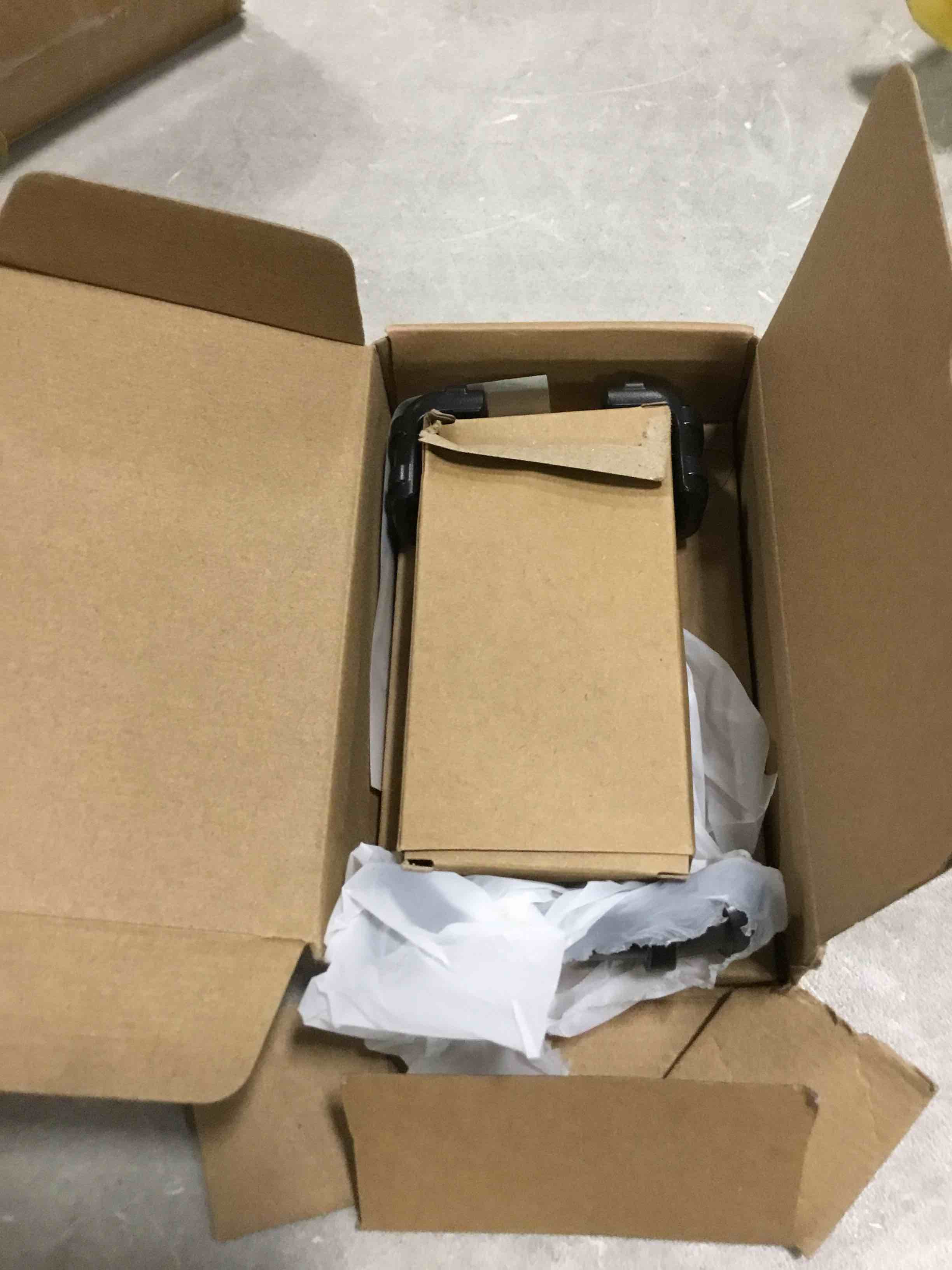 https://s3.amazonaws.com/lotting-images-prod/bidfta/BLU6813359_1720641338417.jpeg