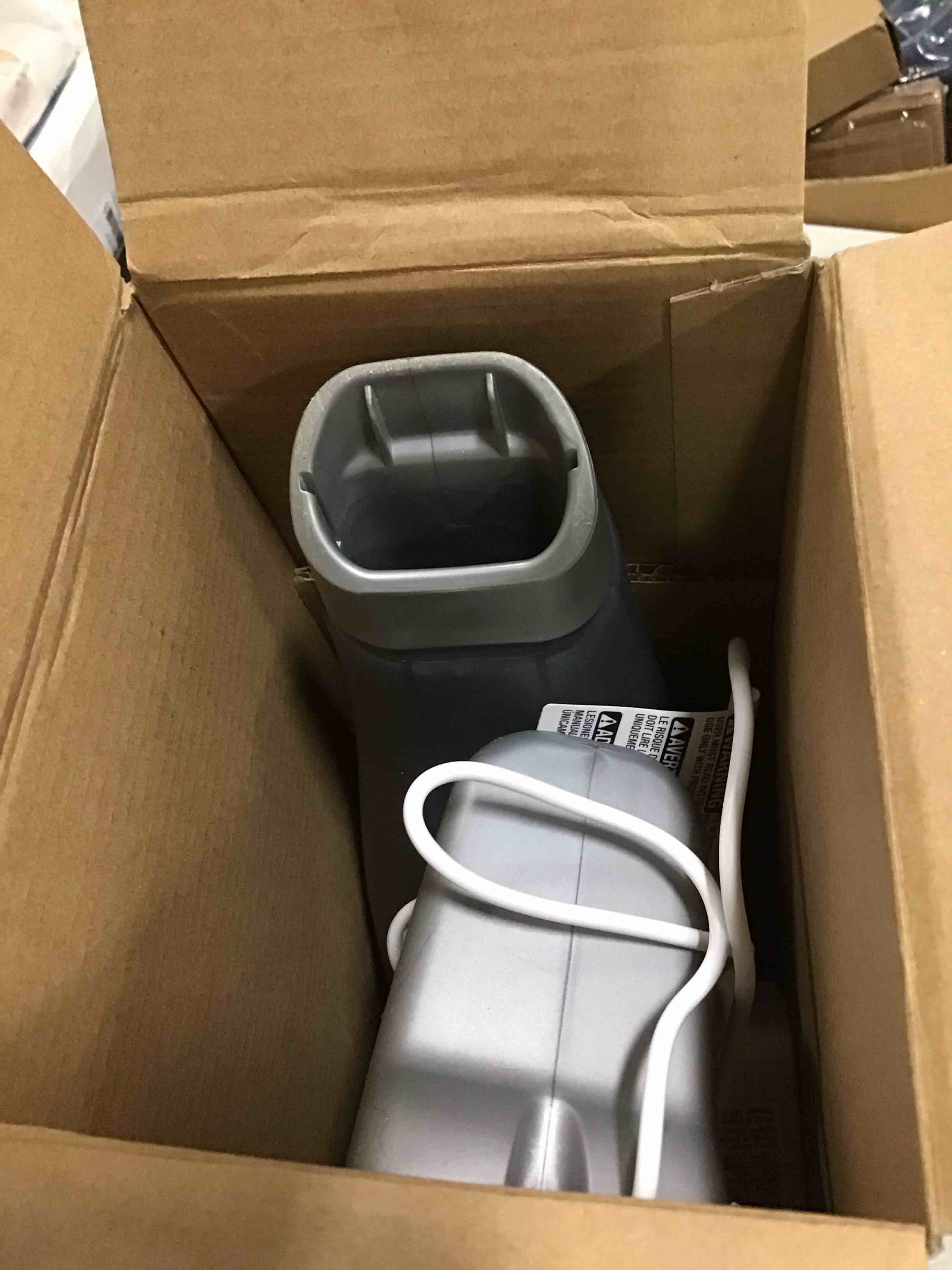 https://s3.amazonaws.com/lotting-images-prod/bidfta/BLU6813375_1720699538997.jpeg