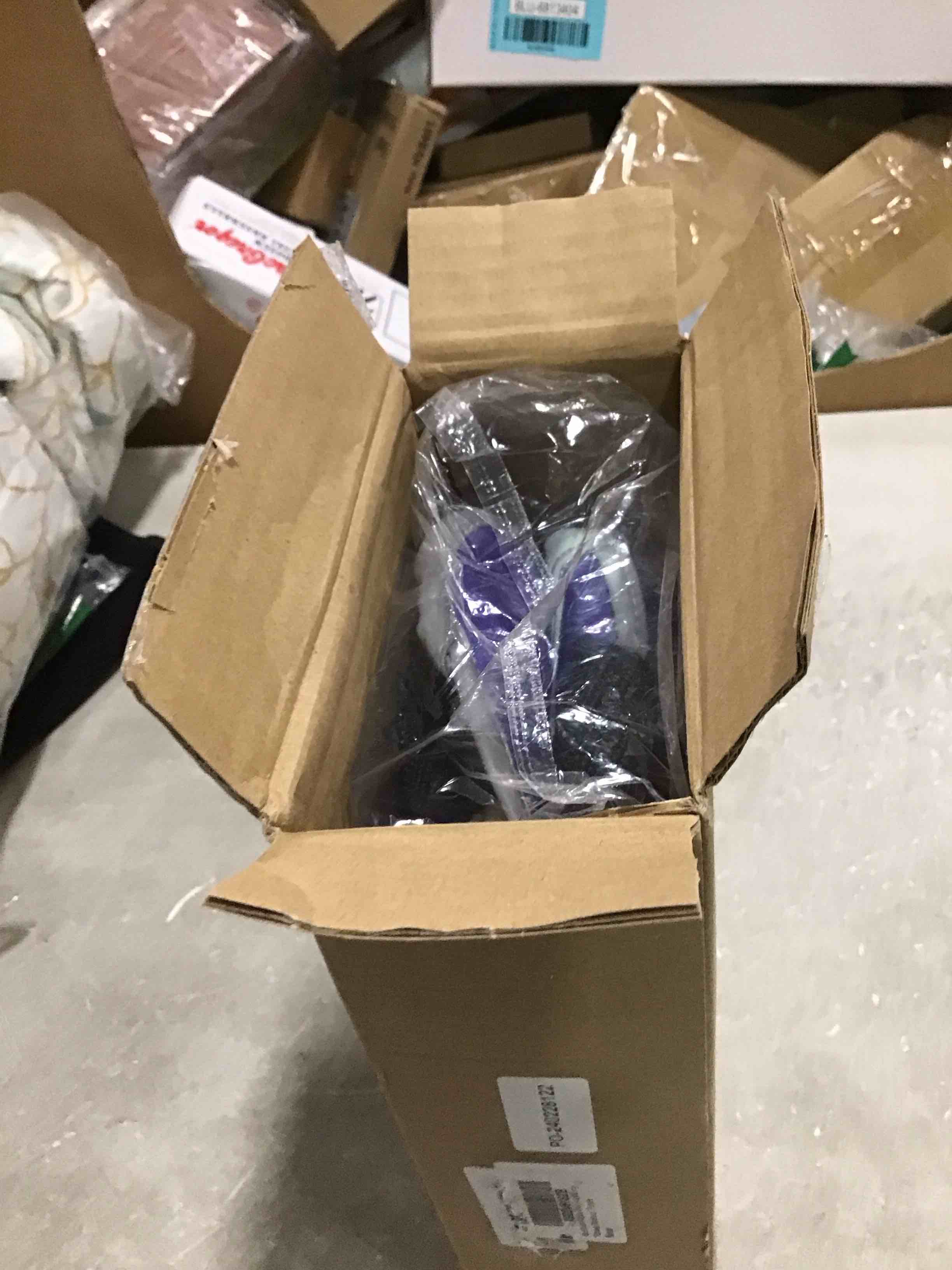https://s3.amazonaws.com/lotting-images-prod/bidfta/BLU6813440_1720704286636.jpeg