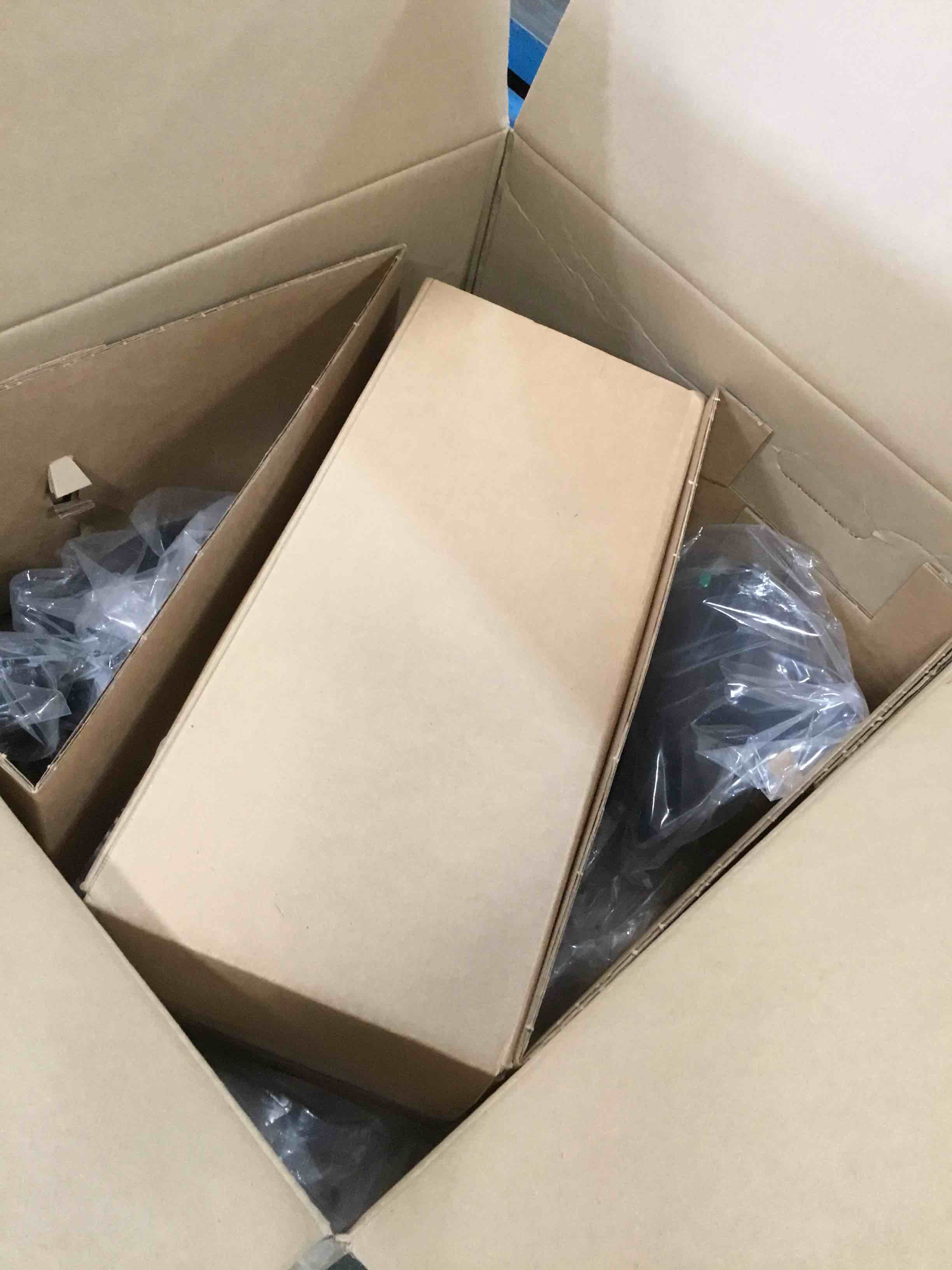 https://s3.amazonaws.com/lotting-images-prod/bidfta/BLU6813534_1720718554733.jpeg