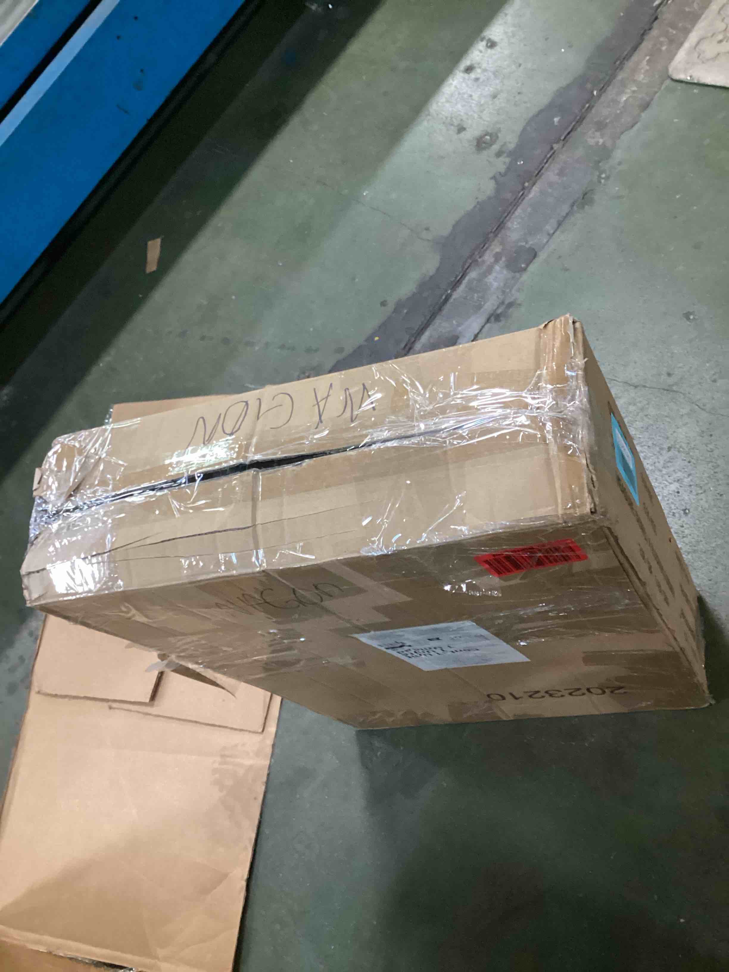 https://s3.amazonaws.com/lotting-images-prod/bidfta/BLU6814893_1721656438856.jpeg