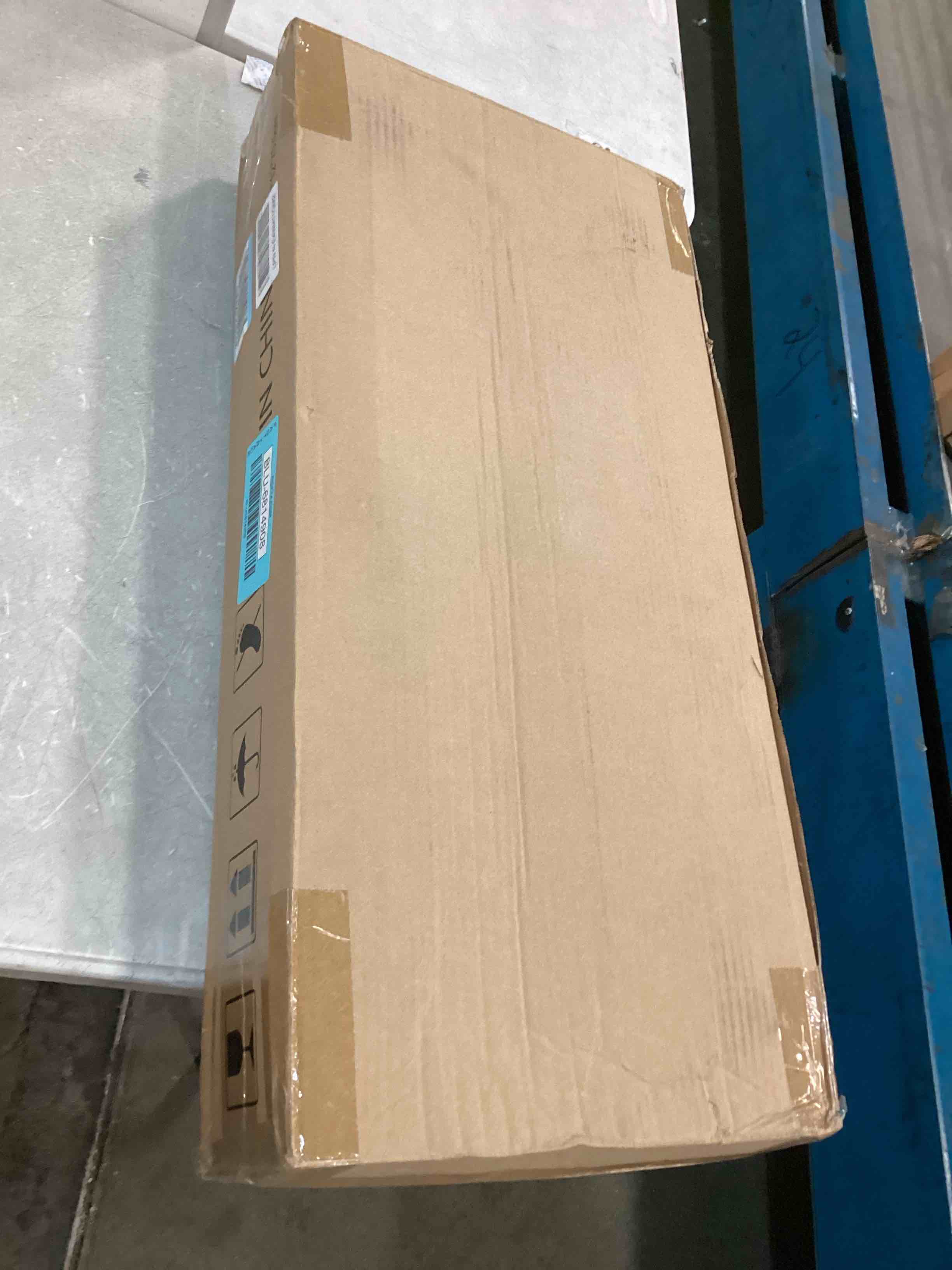 https://s3.amazonaws.com/lotting-images-prod/bidfta/BLU6814908_1721659605838.jpeg