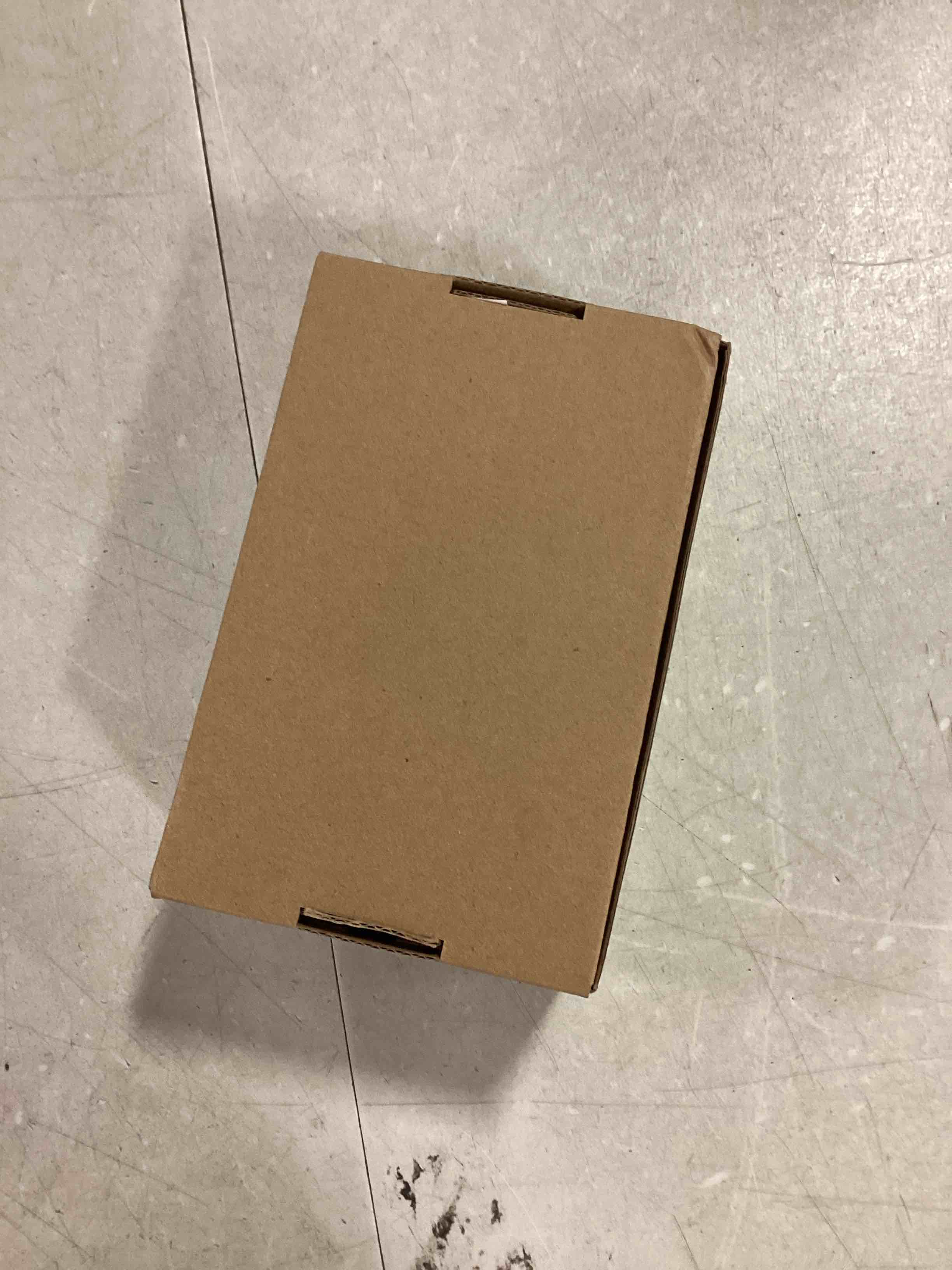 https://s3.amazonaws.com/lotting-images-prod/bidfta/BLU6814945_1720560642660.jpeg