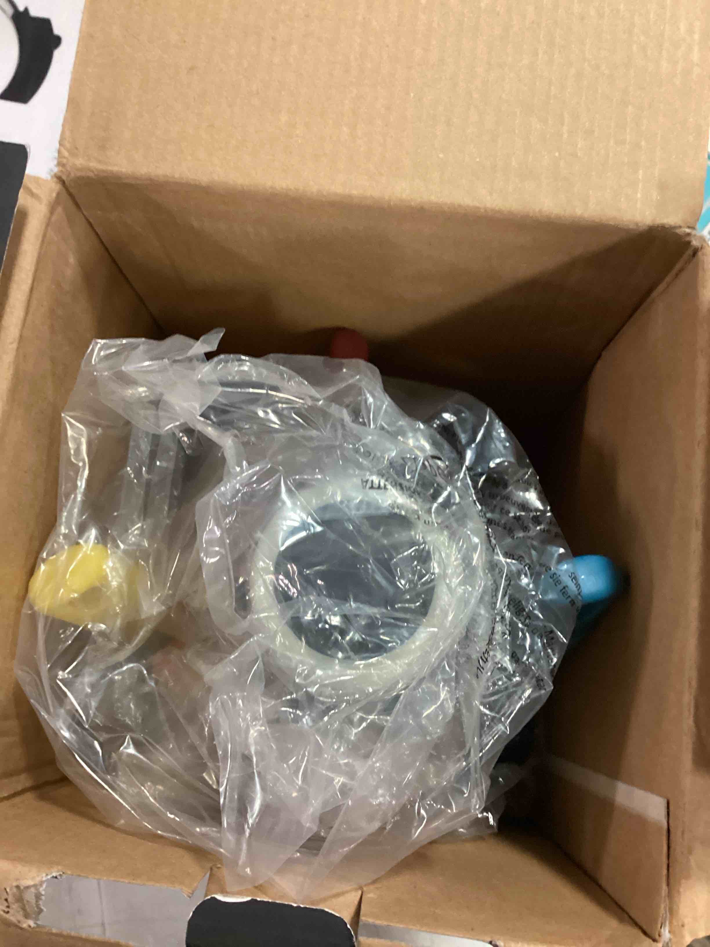 https://s3.amazonaws.com/lotting-images-prod/bidfta/BLU6815031_1720570770418.jpeg
