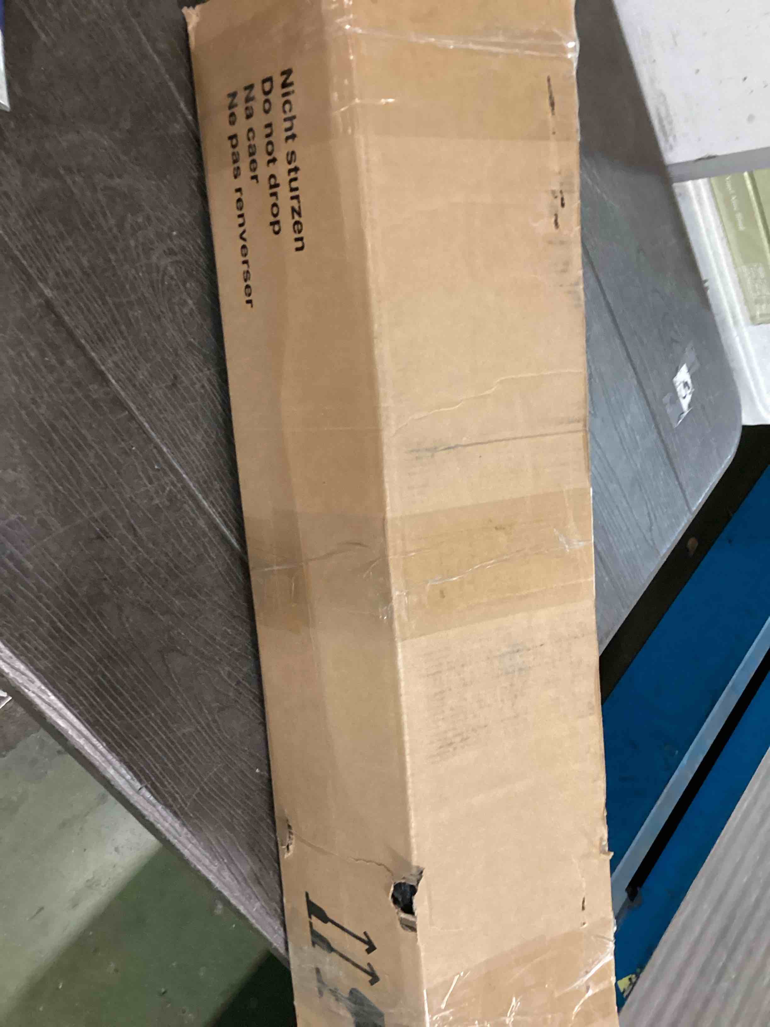 https://s3.amazonaws.com/lotting-images-prod/bidfta/BLU6815438_1720741898073.jpeg