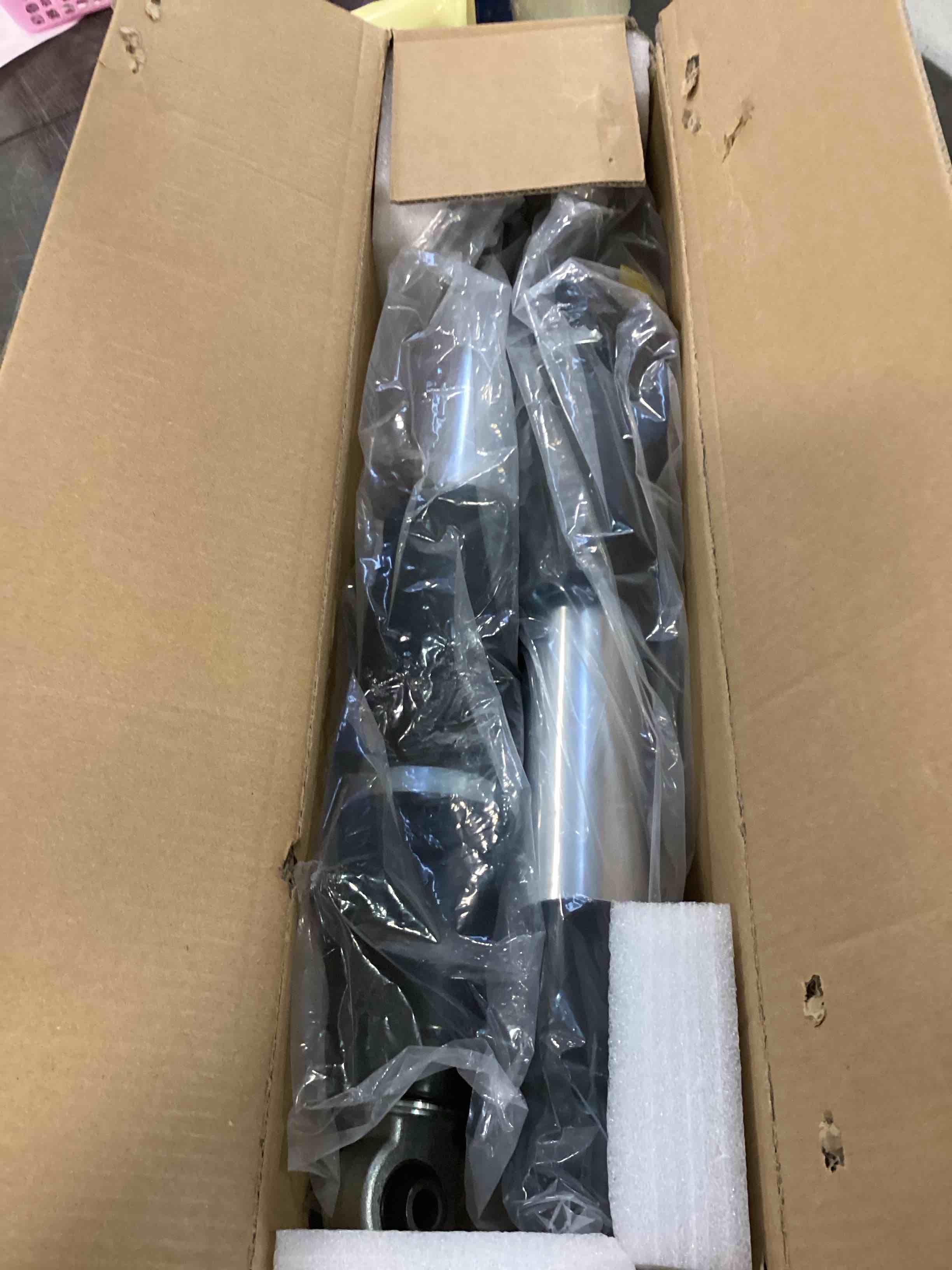 https://s3.amazonaws.com/lotting-images-prod/bidfta/BLU6815438_1720741906572.jpeg