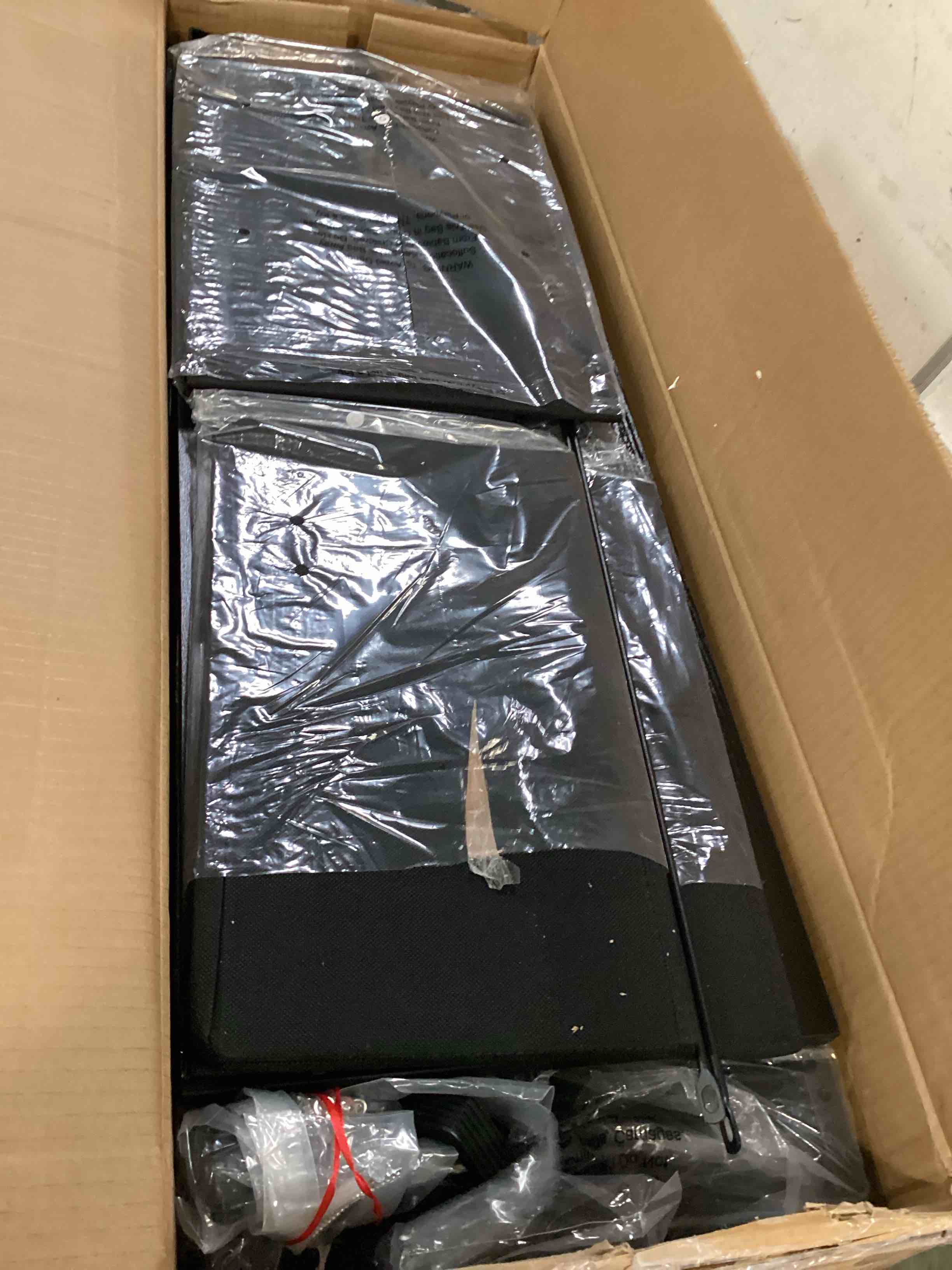 https://s3.amazonaws.com/lotting-images-prod/bidfta/BLU6815515_1720822413511.jpeg