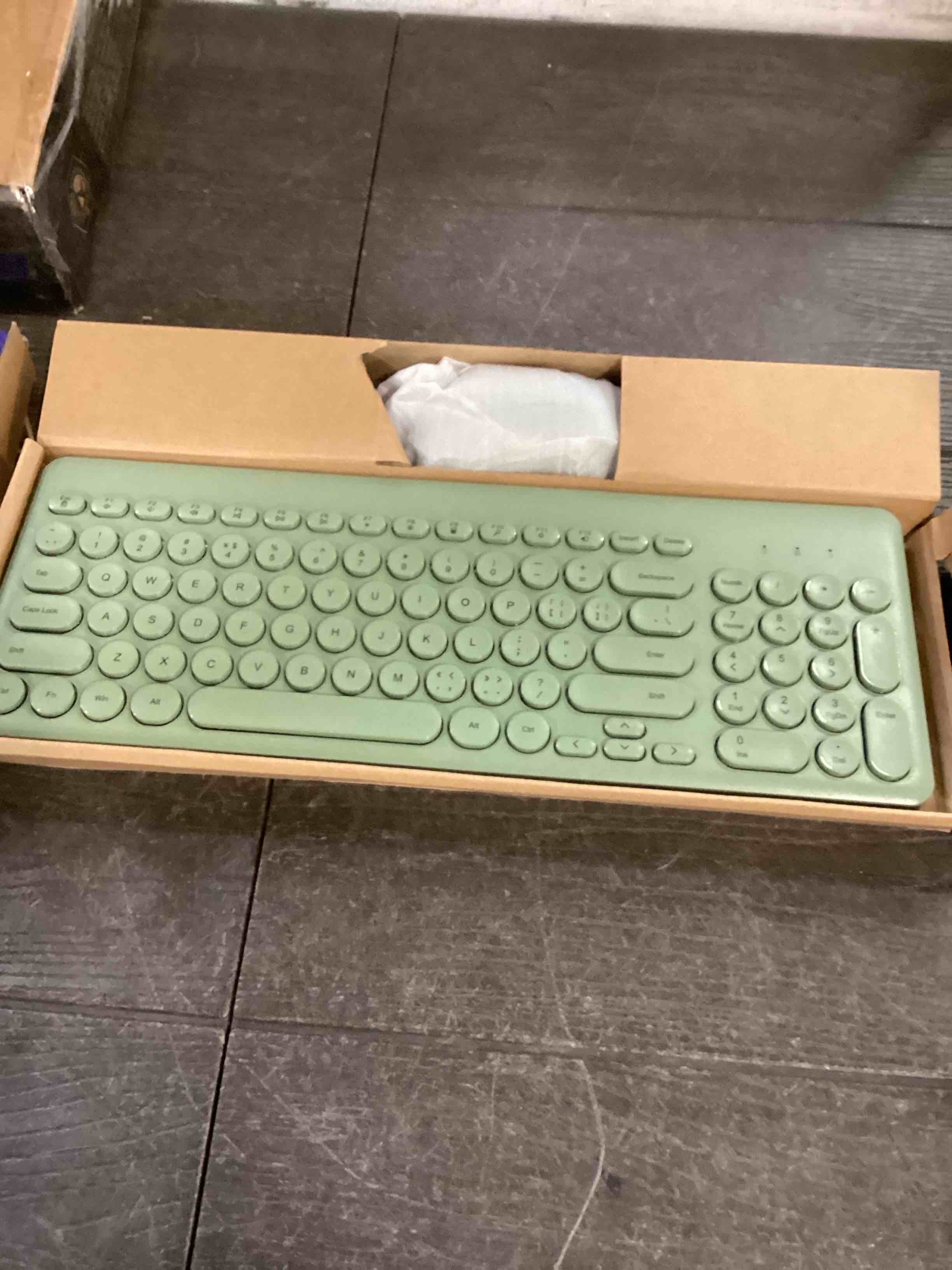 https://s3.amazonaws.com/lotting-images-prod/bidfta/BLU6815803_1721253633363.jpeg