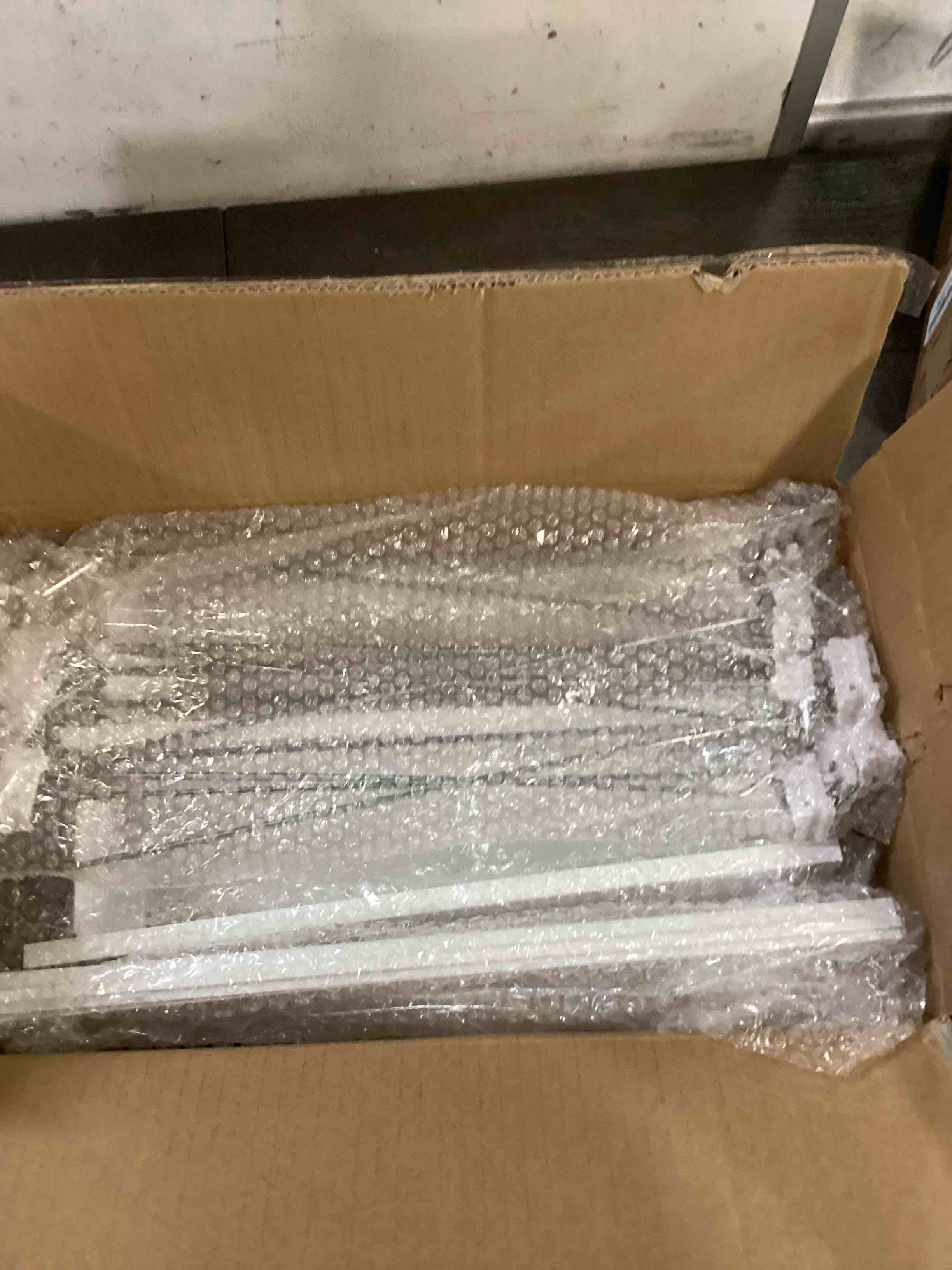 https://s3.amazonaws.com/lotting-images-prod/bidfta/BLU6815806_1721254118210.jpeg