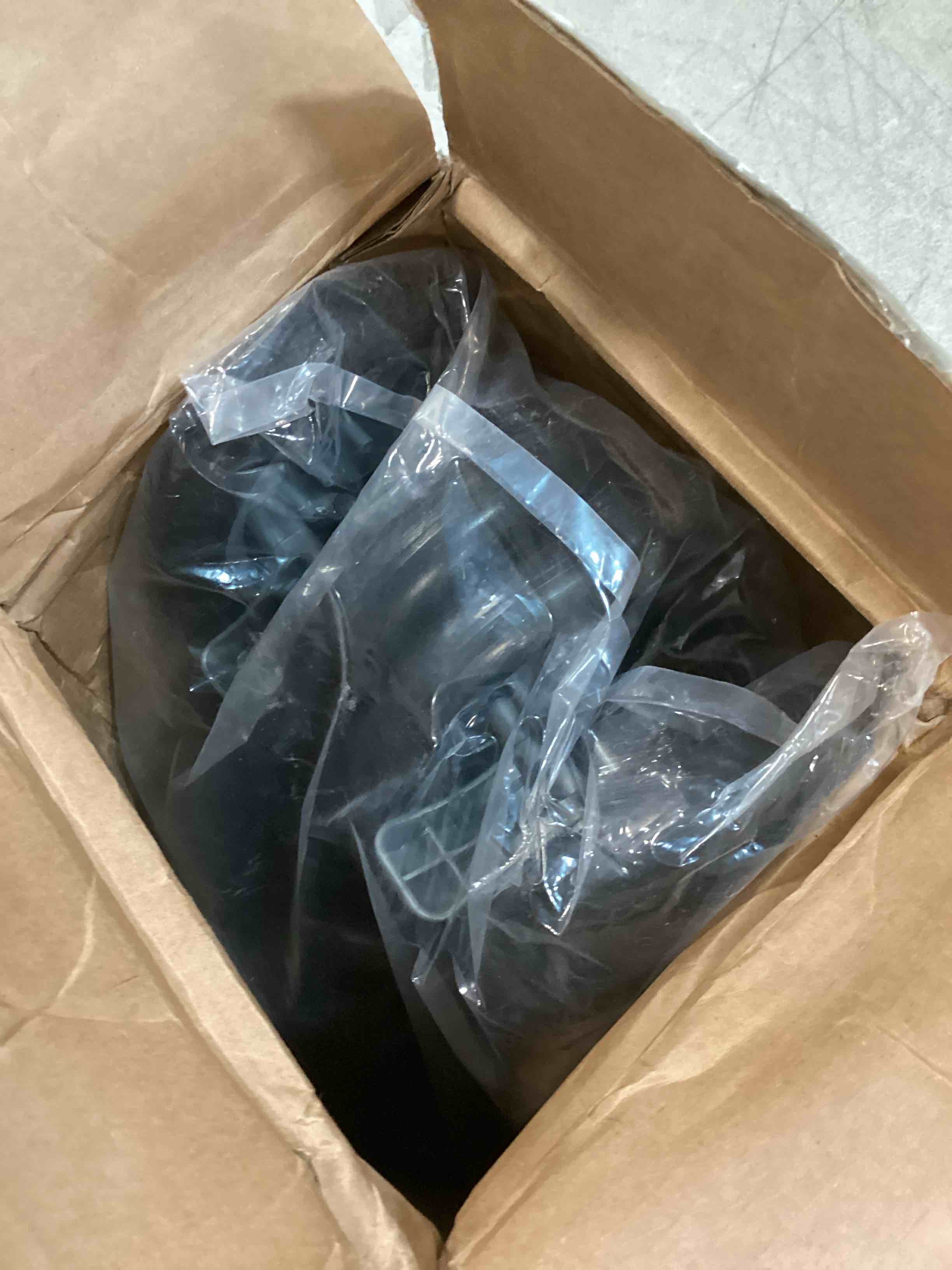https://s3.amazonaws.com/lotting-images-prod/bidfta/BLU6816163_1721414894495.jpeg