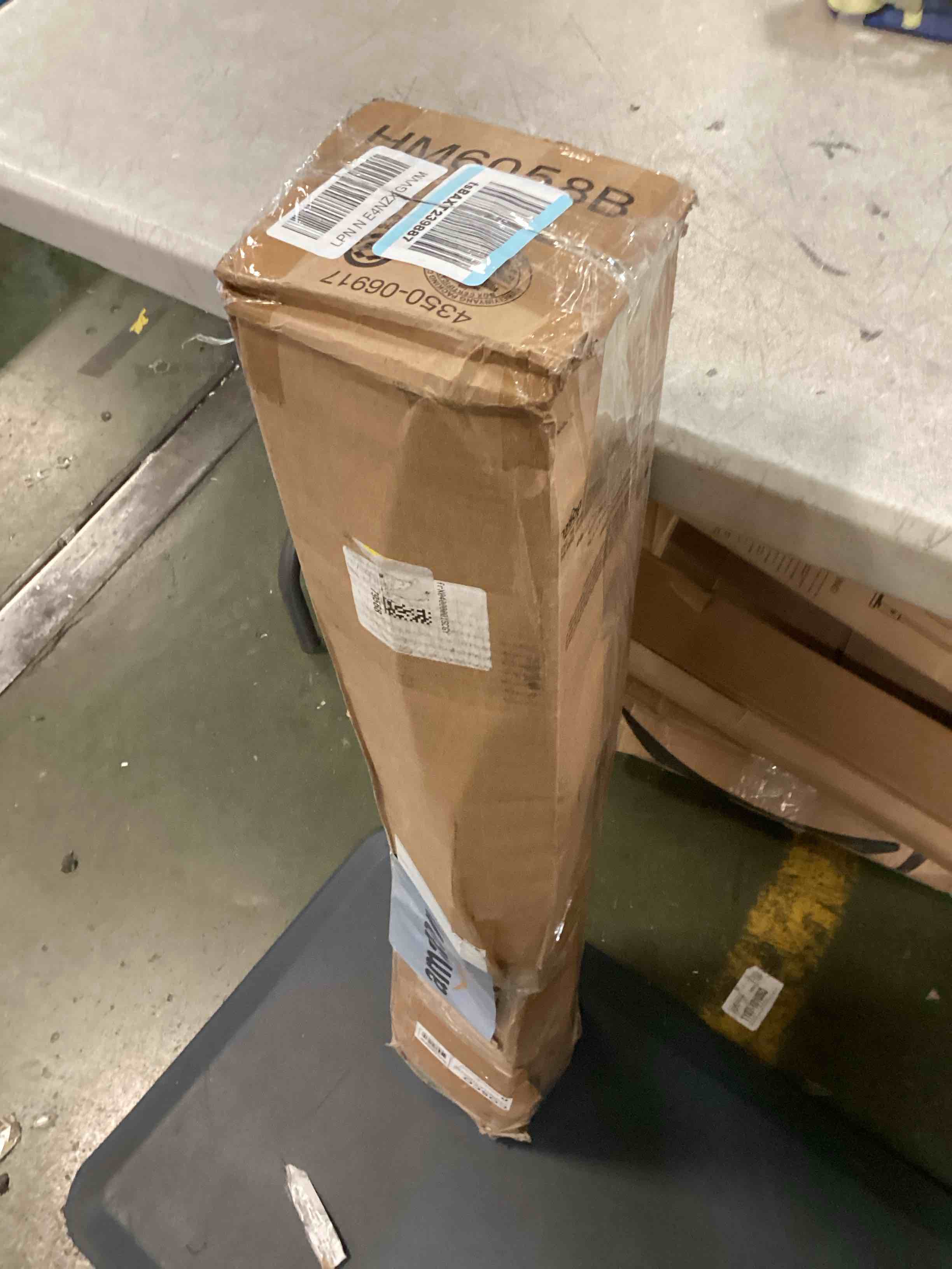 https://s3.amazonaws.com/lotting-images-prod/bidfta/BLU6816163_1721414921354.jpeg