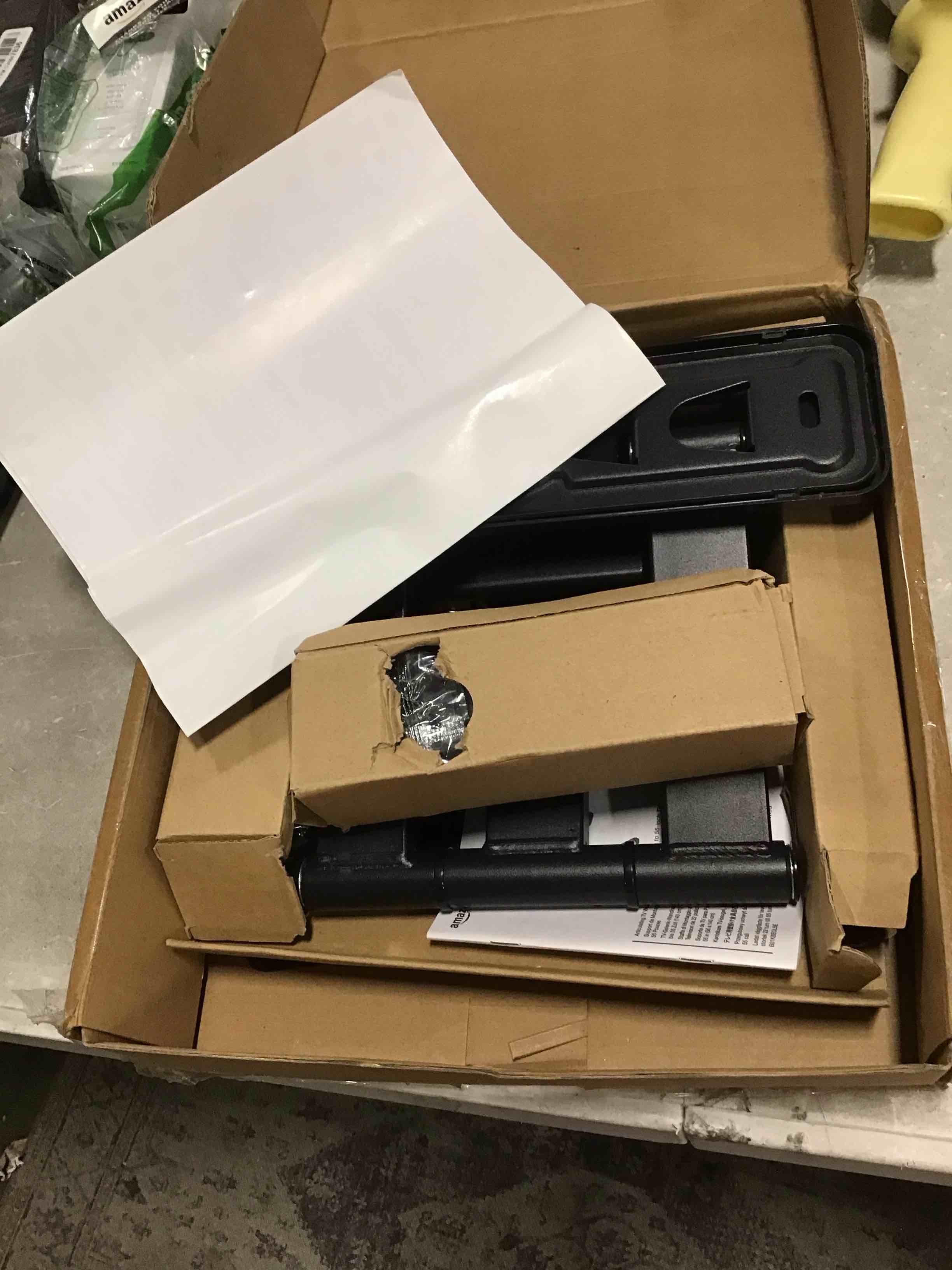 https://s3.amazonaws.com/lotting-images-prod/bidfta/BLU6816863_1720791534805.jpeg