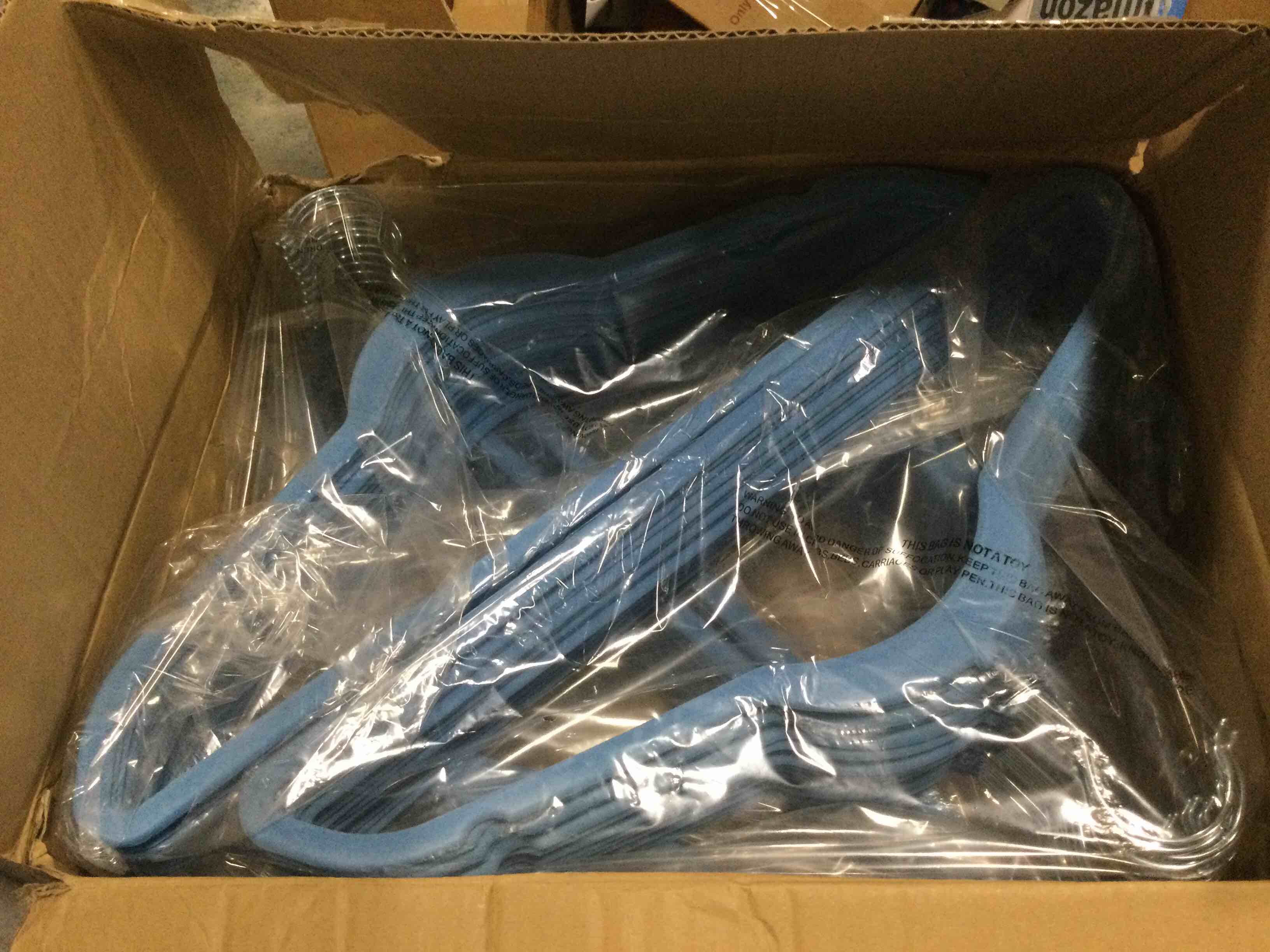 https://s3.amazonaws.com/lotting-images-prod/bidfta/BLU6817155_1721064479581.jpeg