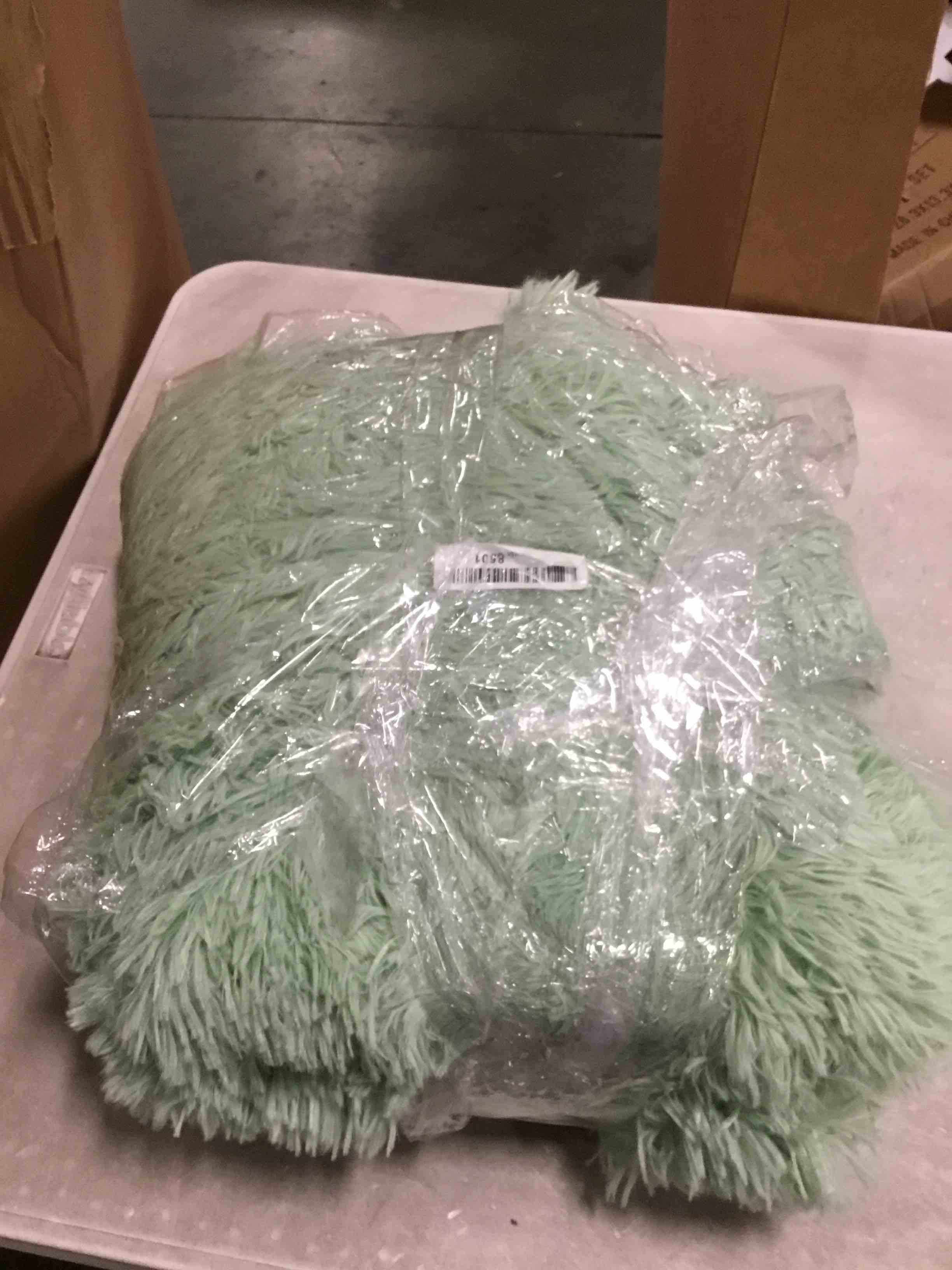 https://s3.amazonaws.com/lotting-images-prod/bidfta/BLU6817559_1721140046123.jpeg